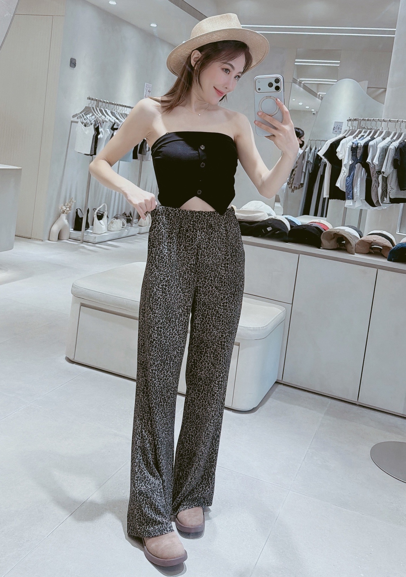 鬆緊腰小豹紋微喇叭褲