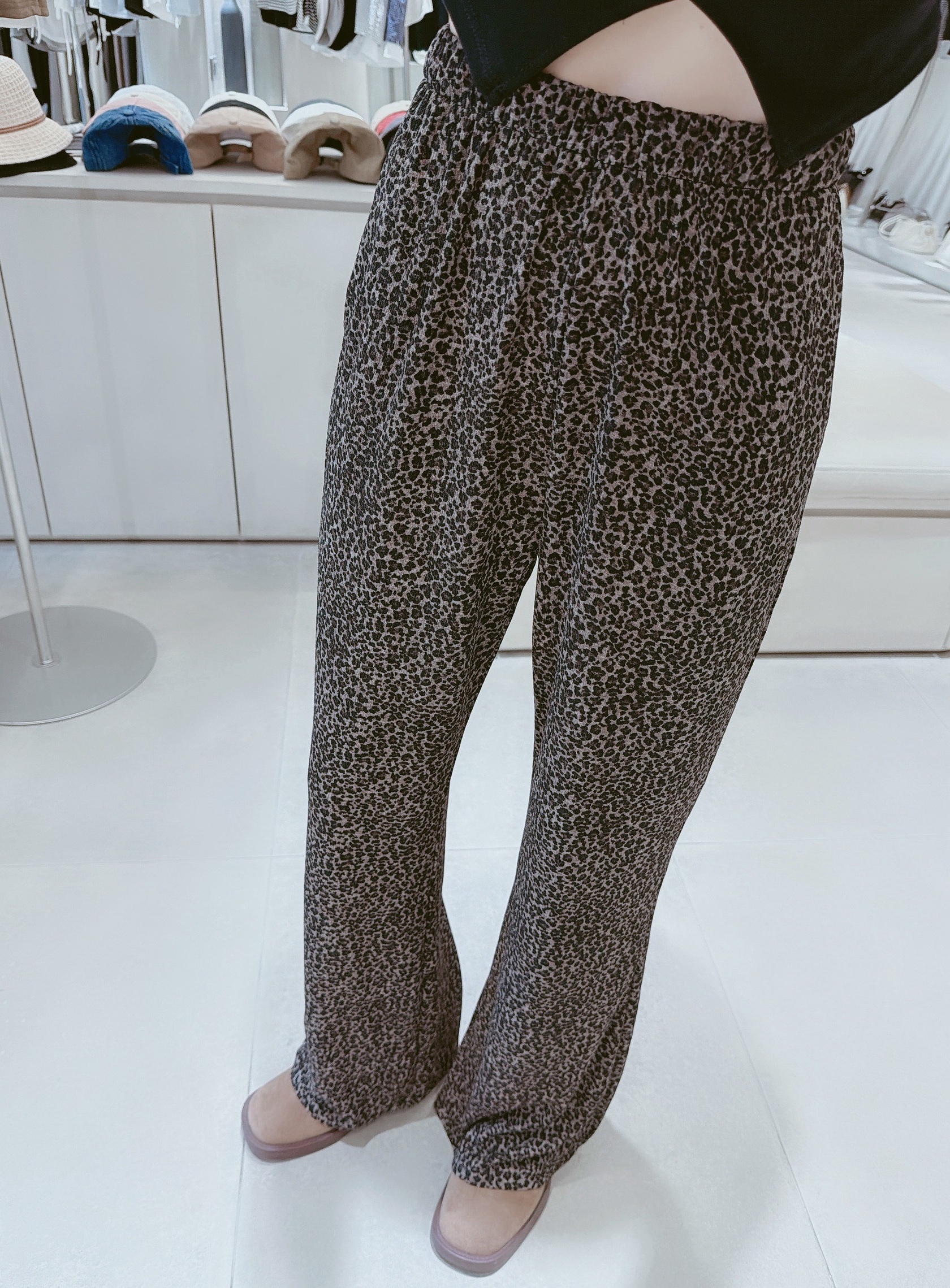 鬆緊腰小豹紋微喇叭褲