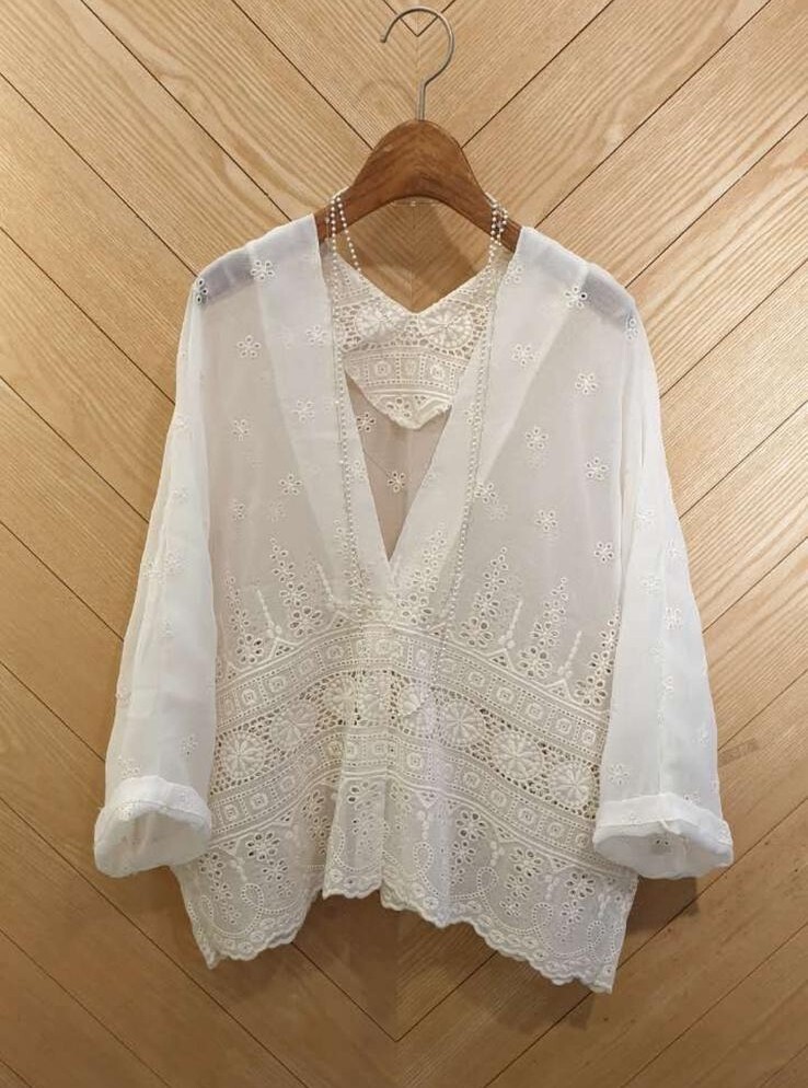 VT02   米LACE  胸58  長24  $399 (一口價)