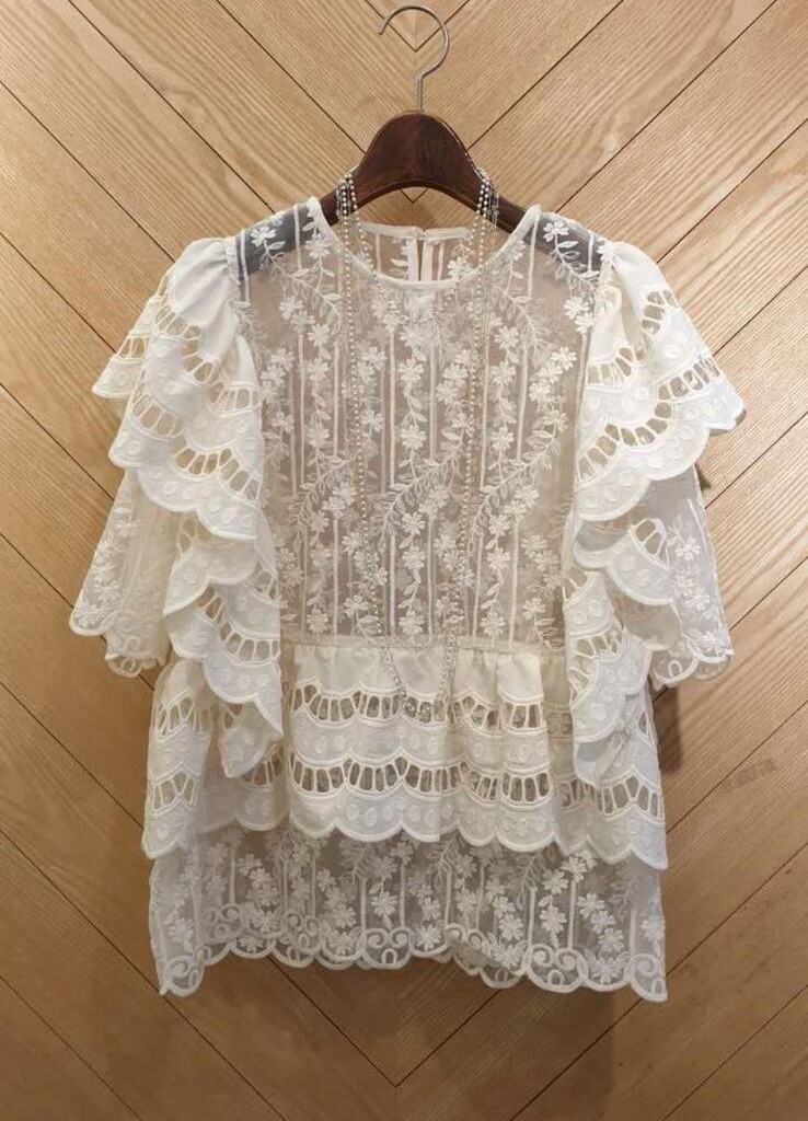 VT05 米杏lace  胸  40  長23    $569 (一口價)