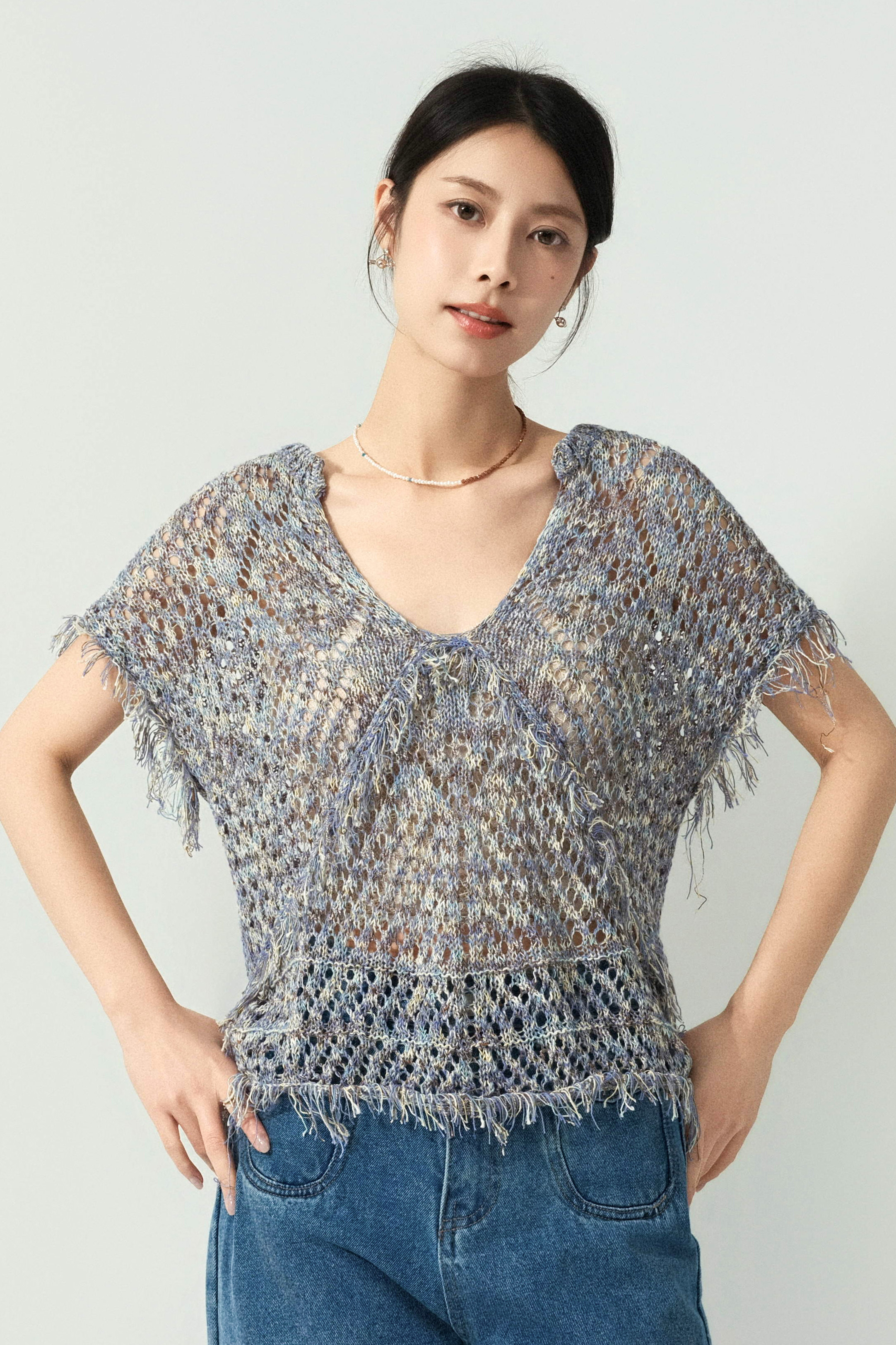 蘇蘇邊大領通花針織上衣（預購產品）