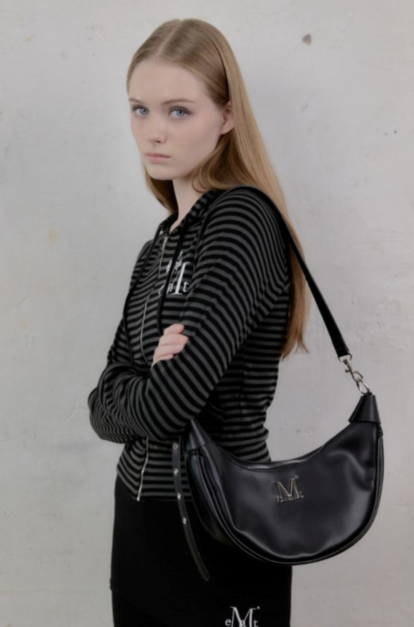 【 4/19收單 】MUCENT MOONBELLA 金屬Logo半月斜背包 韓國