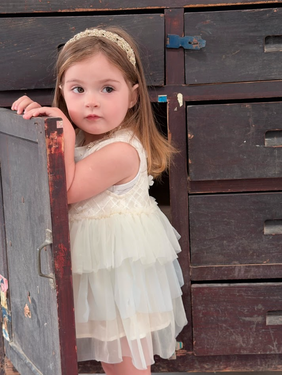 BYC04D002WE  牛奶色菱格蕾絲立體層次背心網紗裙