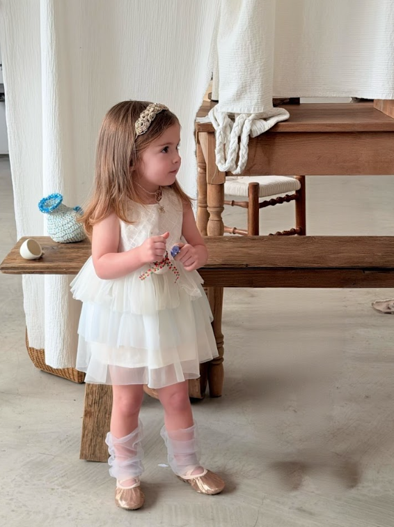 BYC04D002WE  牛奶色菱格蕾絲立體層次背心網紗裙