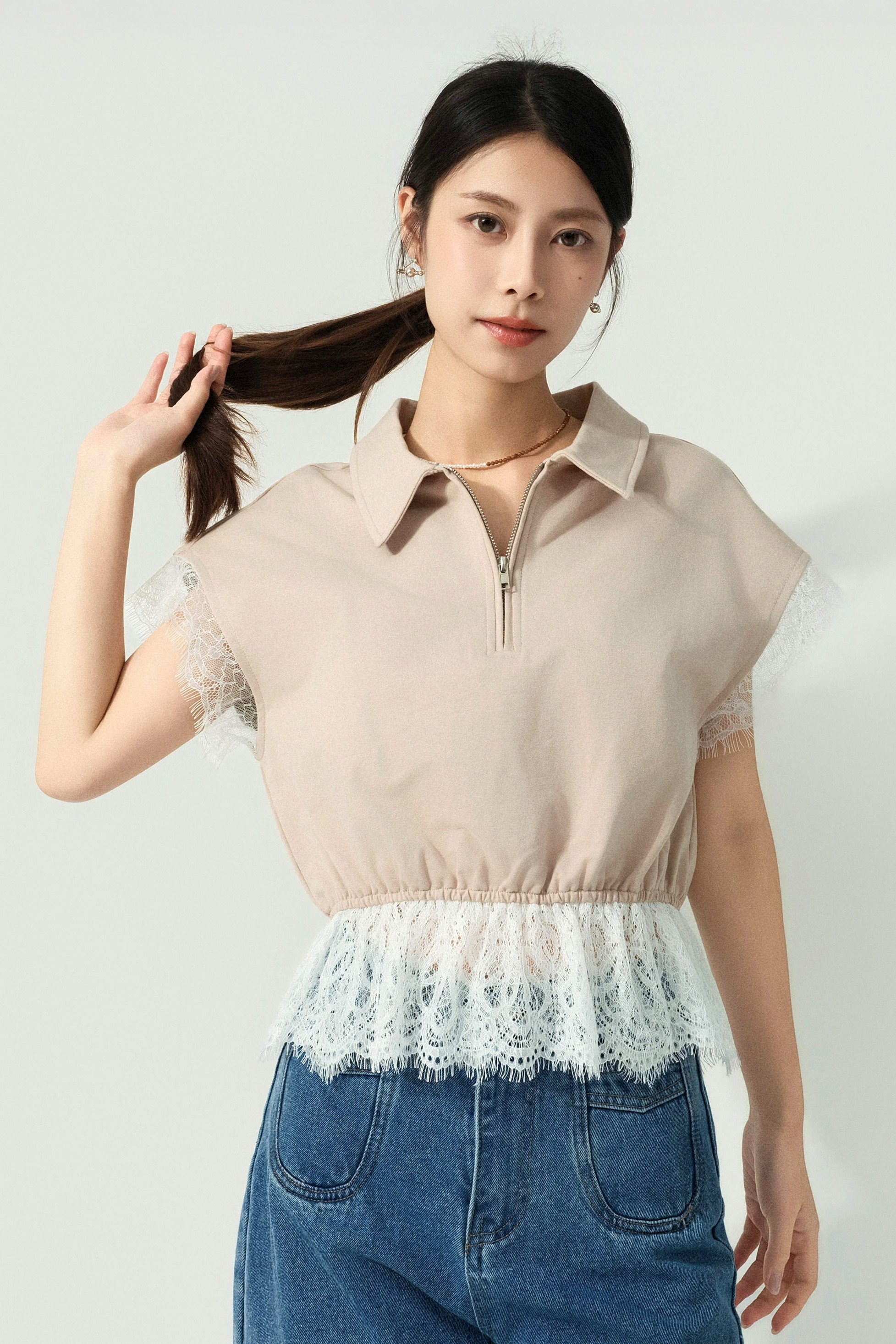 拉鏈Polo領蕾絲邊上衣 (預購產品）
