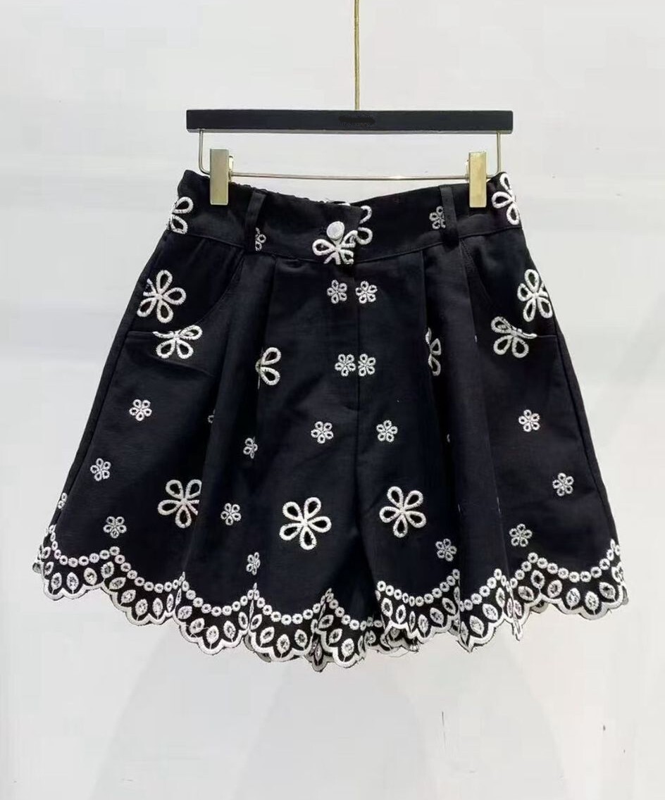 OT31  橡根褲  24-30 Hip 48 長15 $479 (一口價)