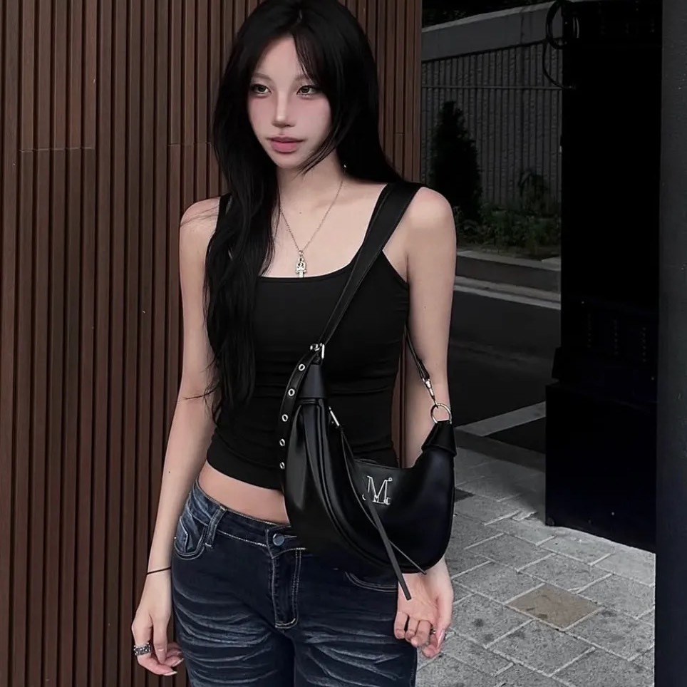 （預購）韓國 MUCENT 金屬標誌 半月形斜挎包