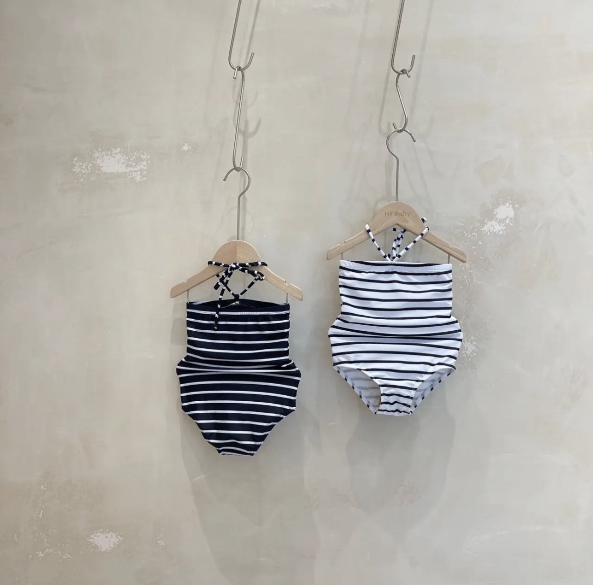 簡約條紋綁帶連身泳衣