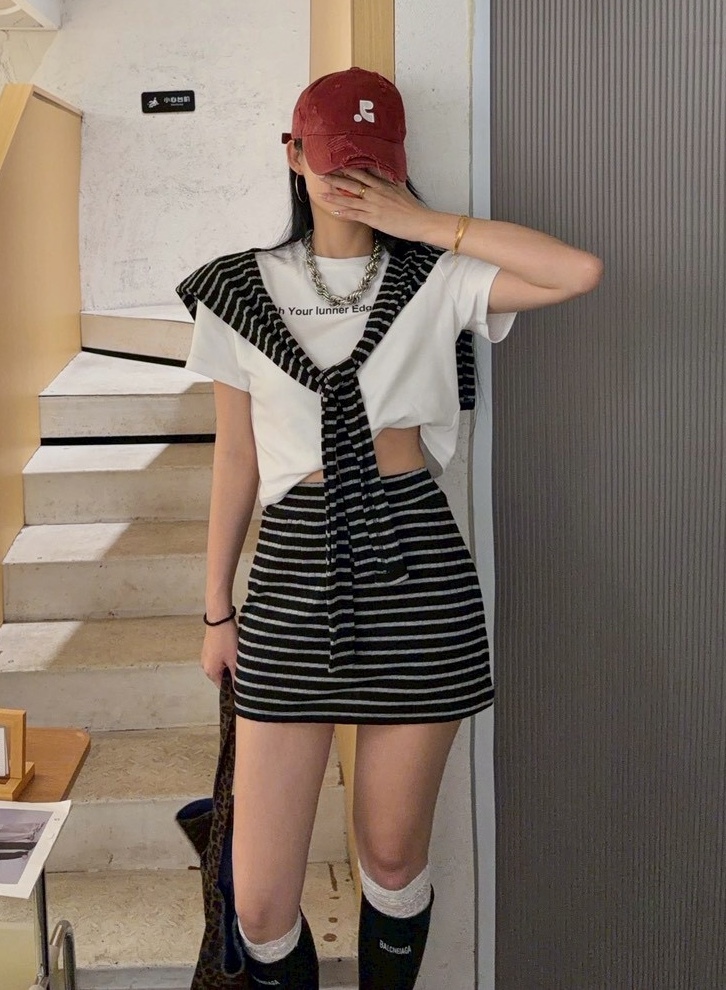 披肩+字母棉質衣+條紋褲裙