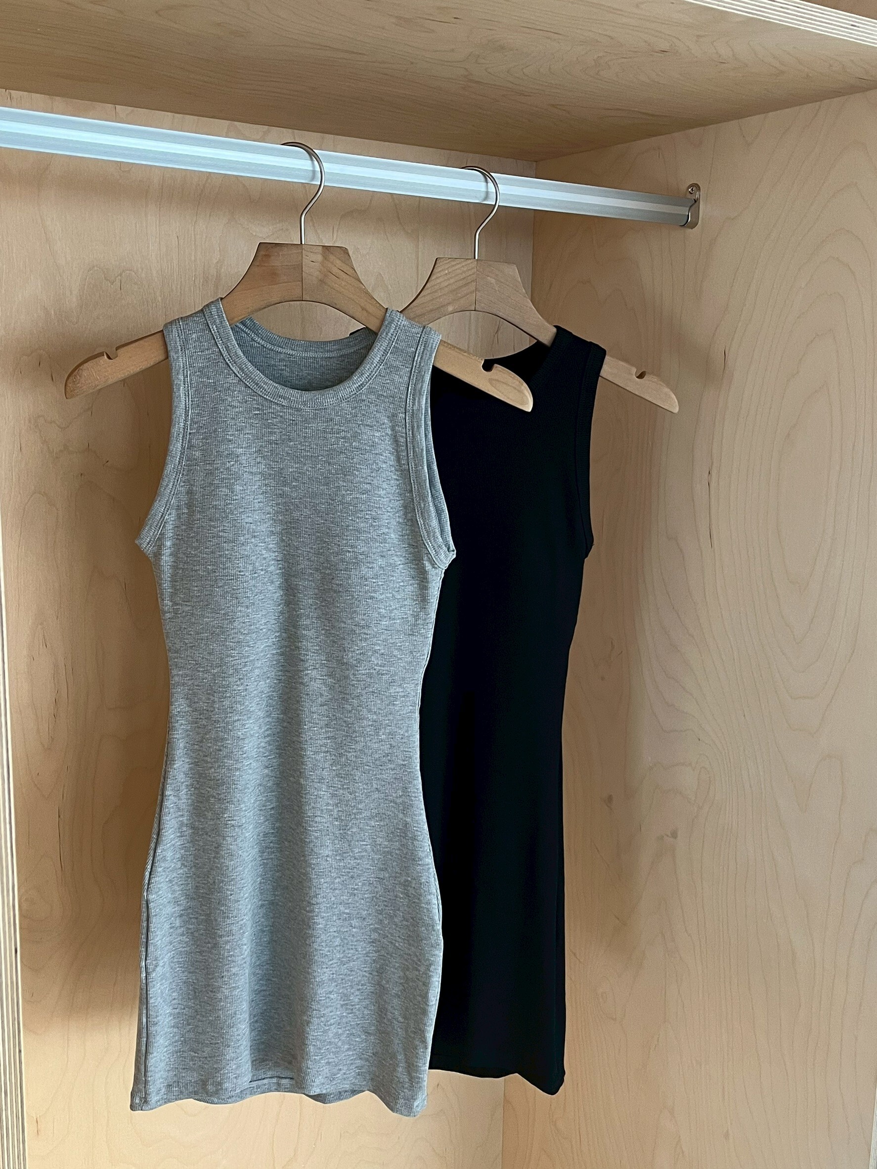 (預購)#AN63 自帶bra削尖背心洋裝(黑/灰)＃建議S