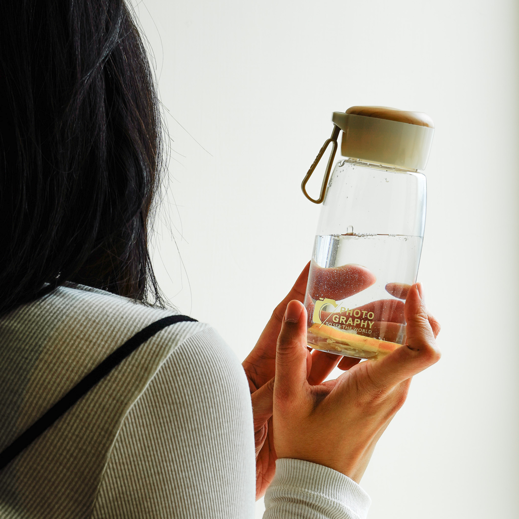 輕巧便攜提手水杯 380ml 兩色售