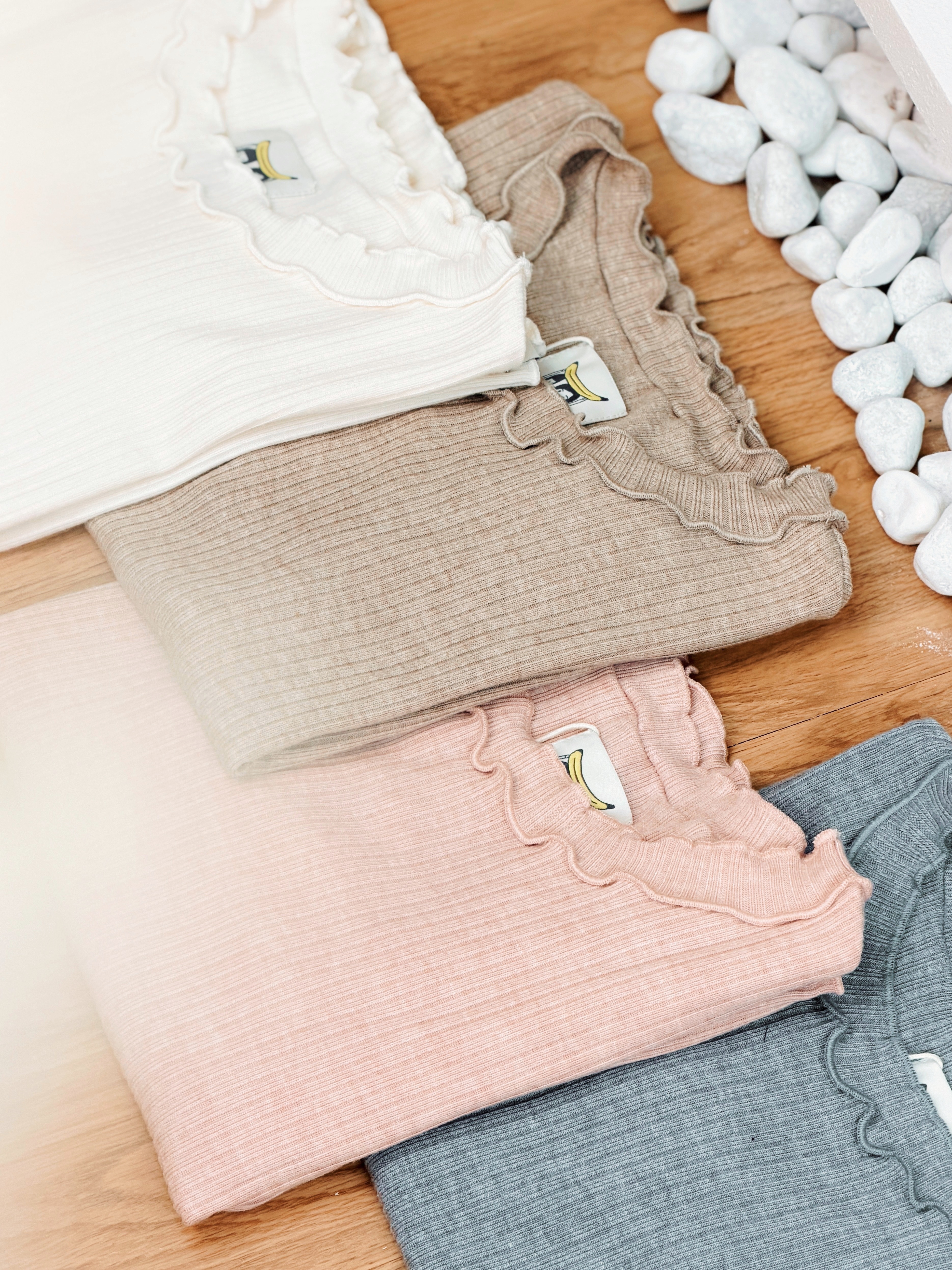 【新色加入！】五色 / 柔軟坑紋雙滾邊短袖上衣 / Extra Soft Scalloped Edge Knit Short Sleeve Top