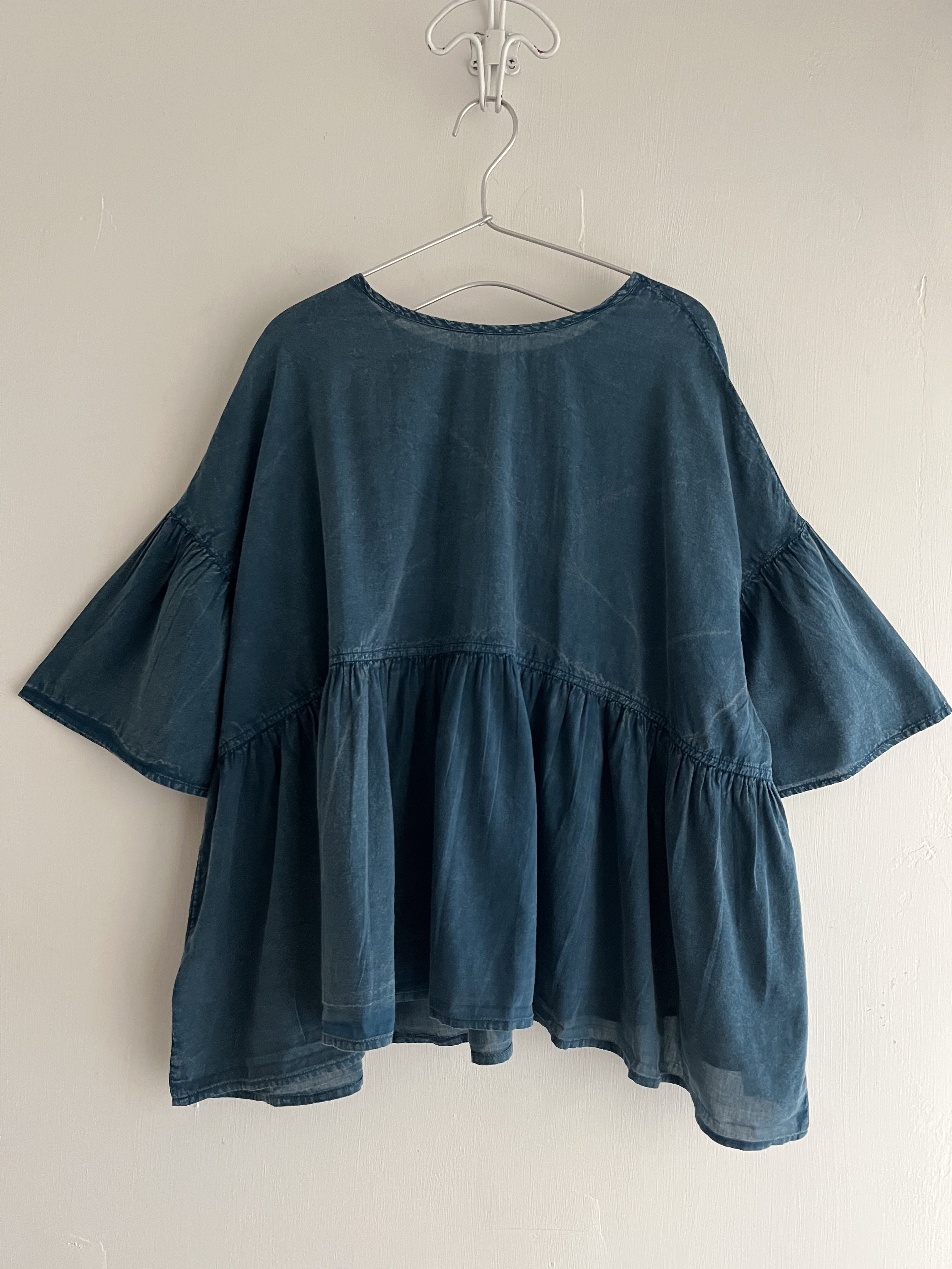 CUBE SUGAR藍色洗水布圓領top2way