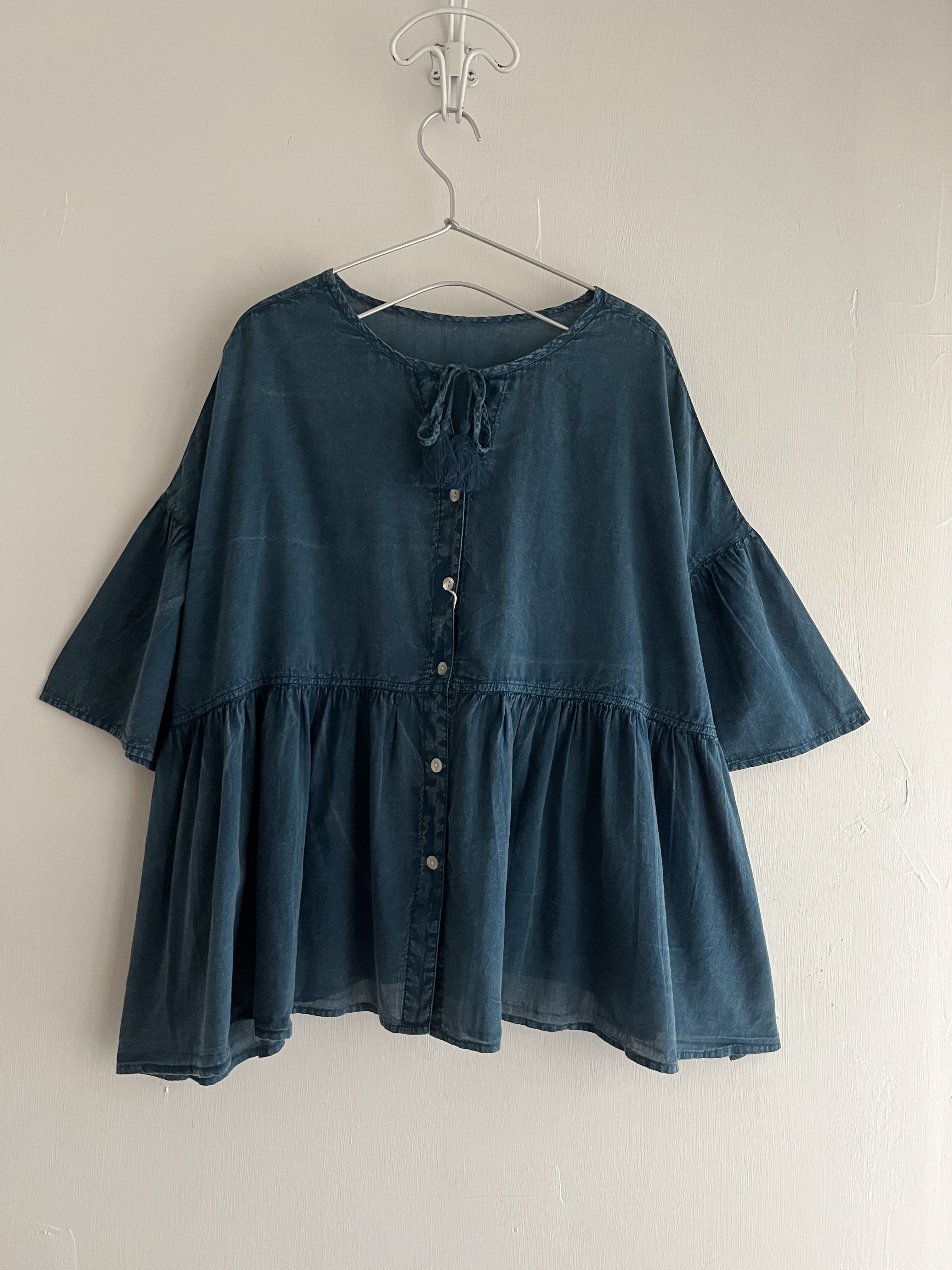 CUBE SUGAR藍色洗水布圓領top2way