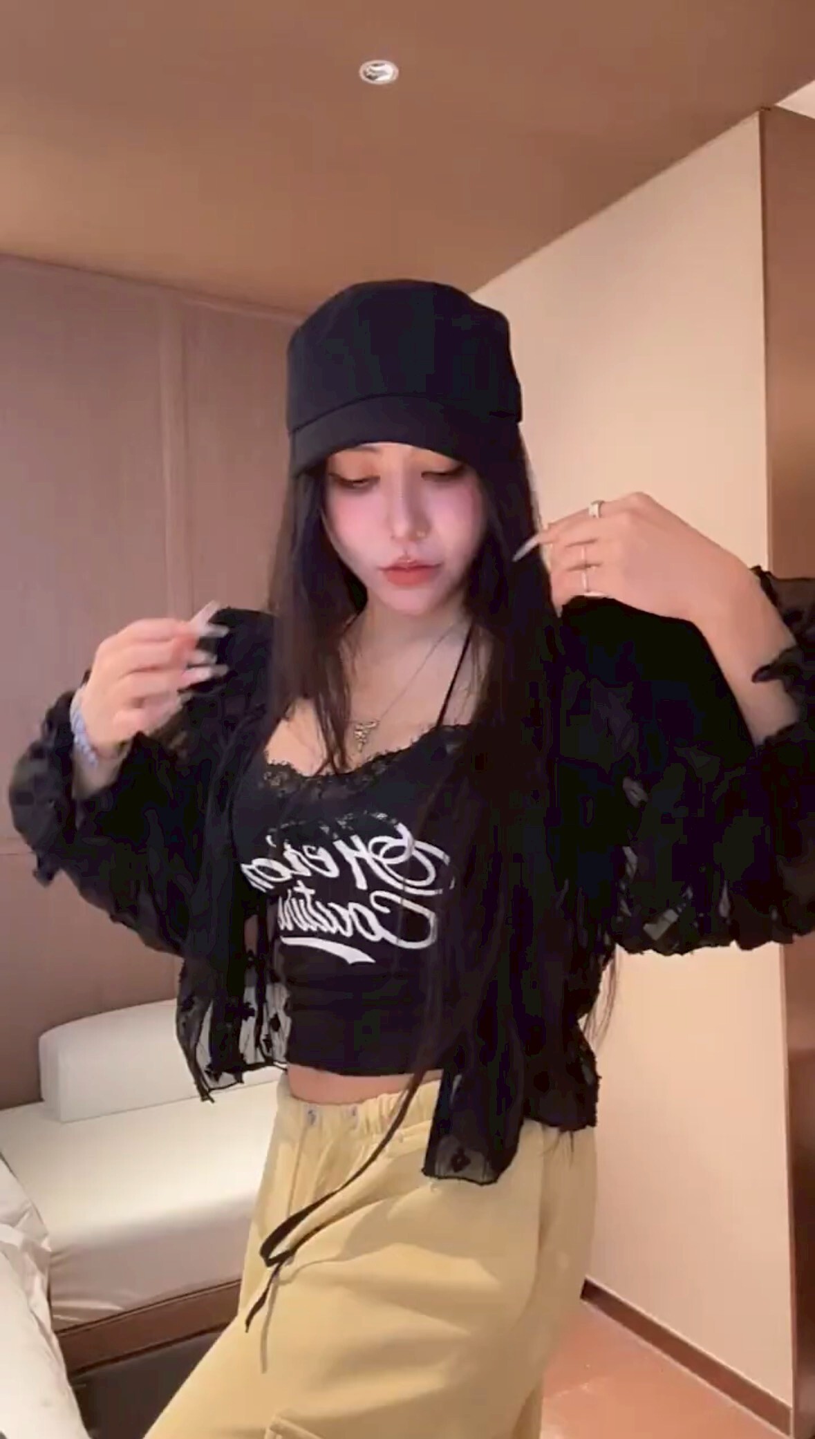 【Apr.08】美式mix純慾*甜酷蕾絲拼接字母背心