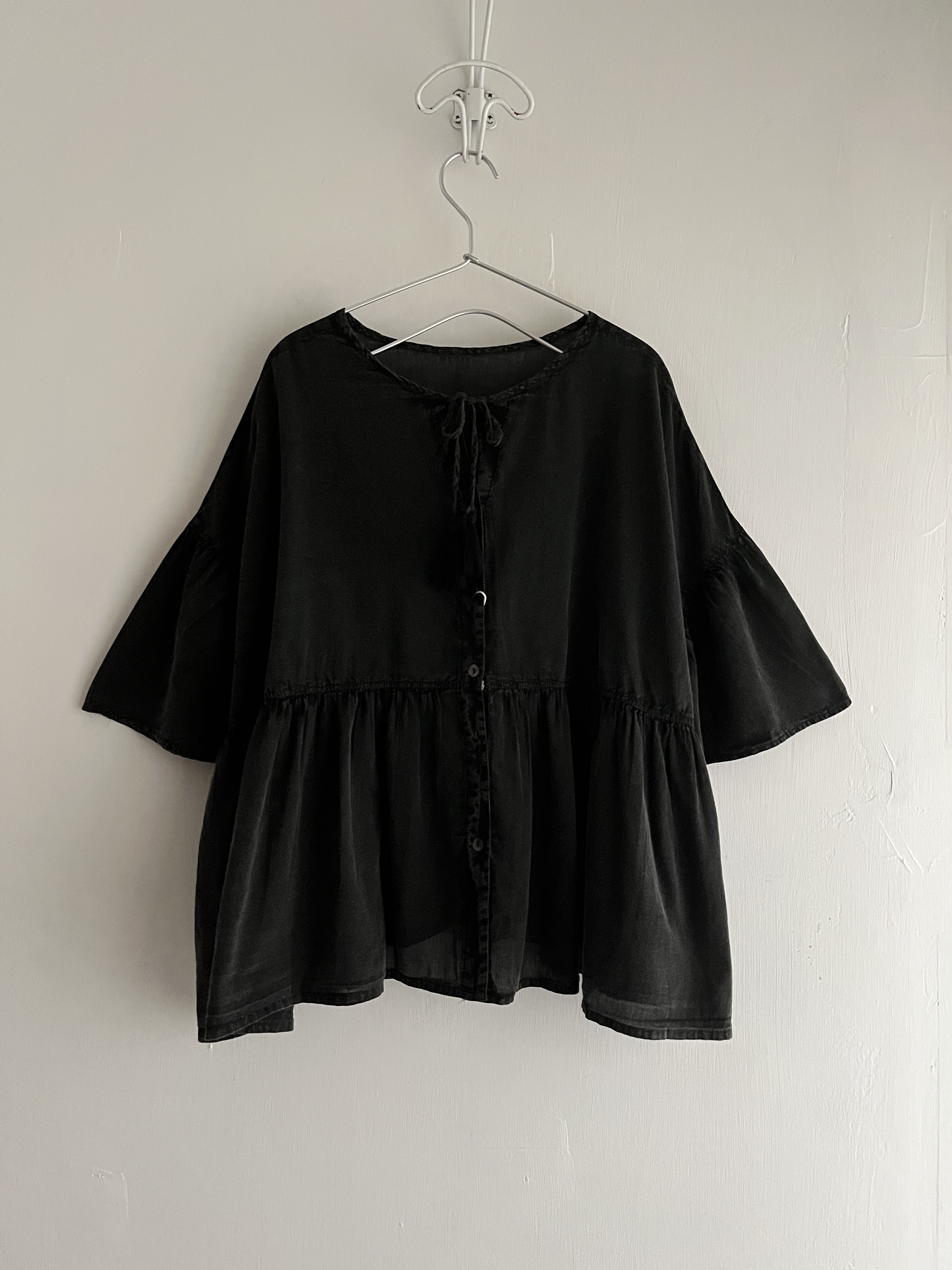 CUBE SUGAR炭黑色洗水布圓領top2way