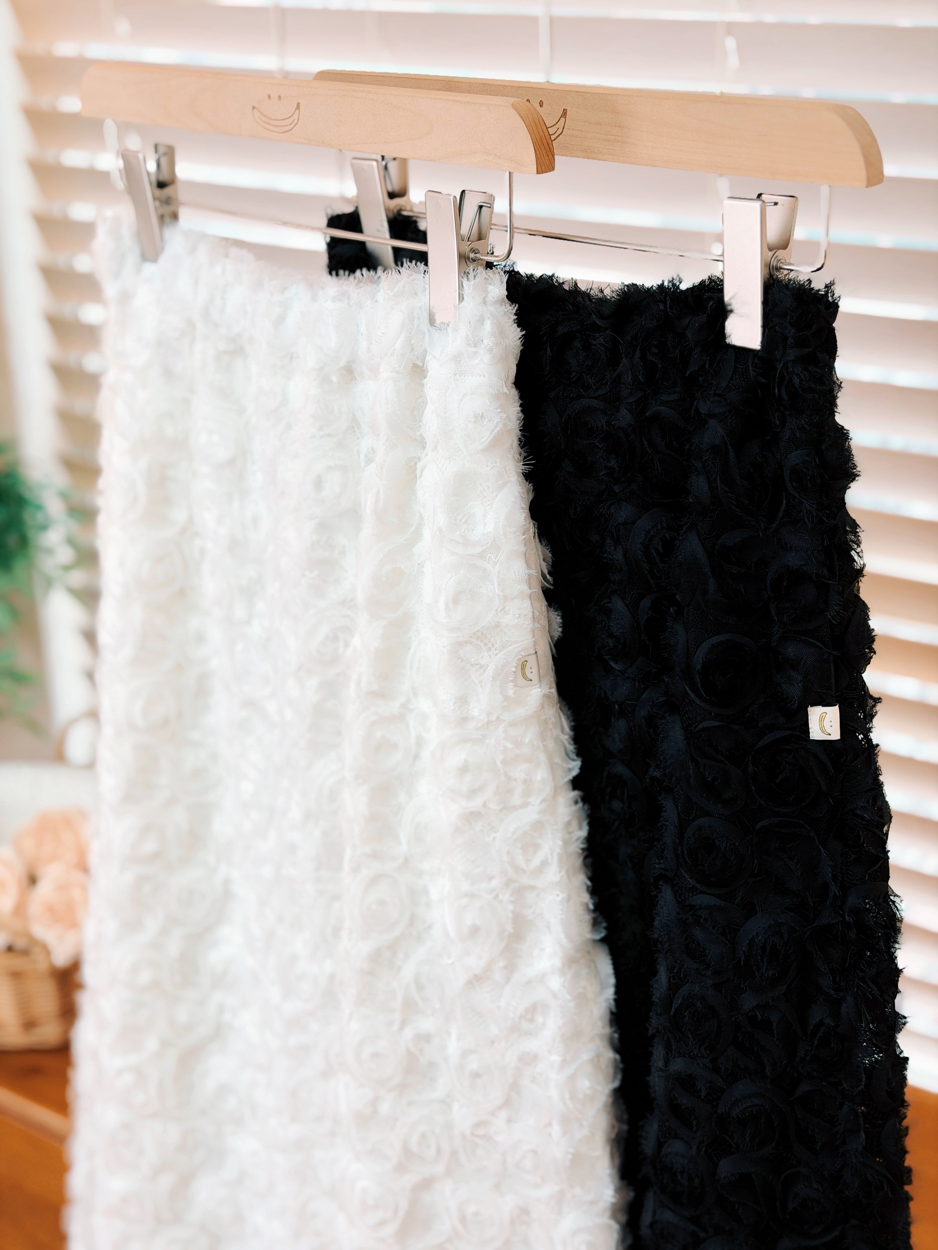 兩色 / 玫瑰網紗小A字長裙 / Rosette Mesh Textured A-Line Skirt