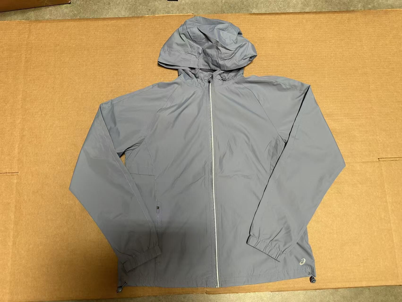 【預購】H0408128  ASICS 亞瑟士 輕量防風連帽運動外套