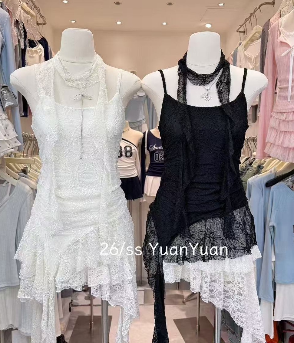 蕾絲繞脖+側邊不規則蕾絲背心