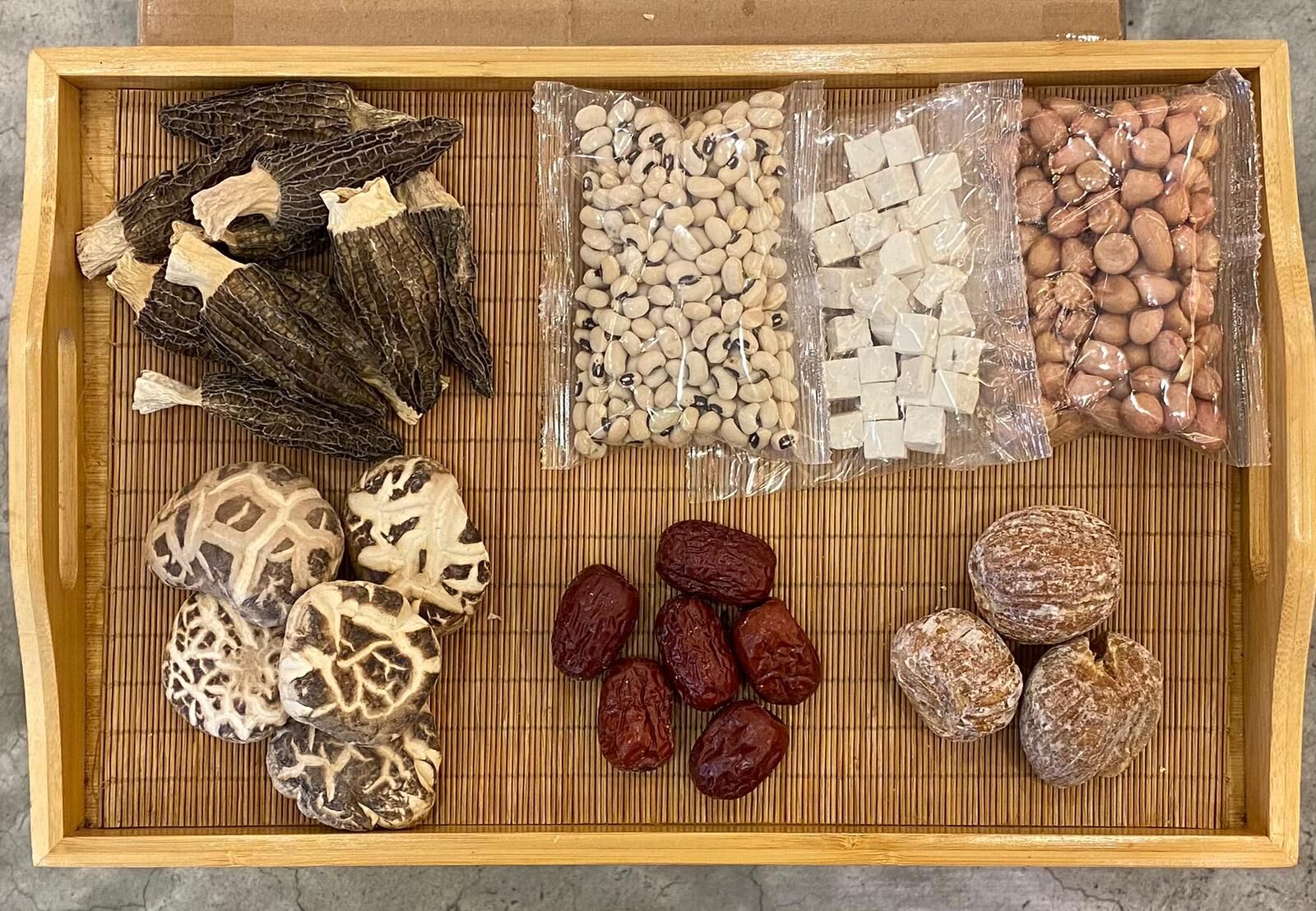 羊肚菌花菇眉豆花生茯苓湯