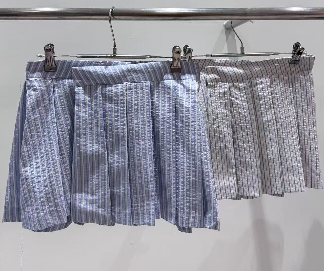 BL6003 男友款條紋百摺裙