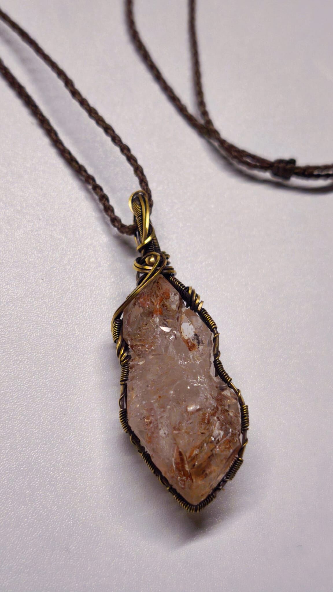 0410GGB32-CRYSTALGG-  許願石紅泥油膽閃靈鑽  只有一件（連頸繩） 原價$2,180 **卓娜價$1,280** (B32)