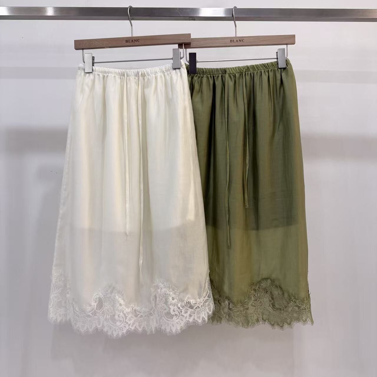 MB6015 拼蕾絲裙邊中長裙