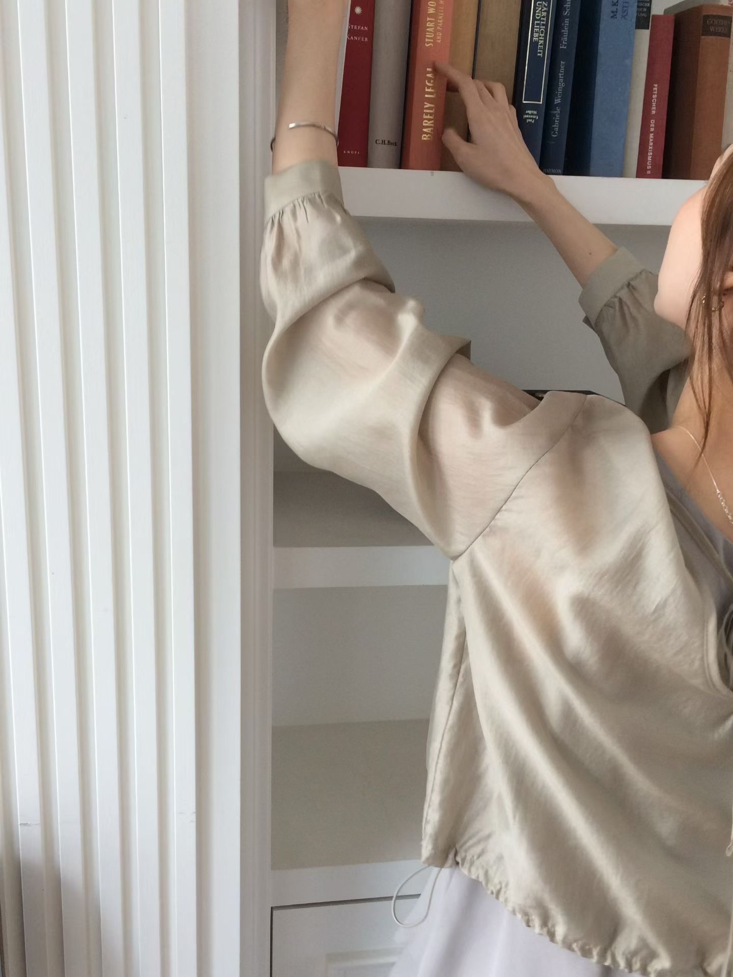 VE2627 Lani string BL