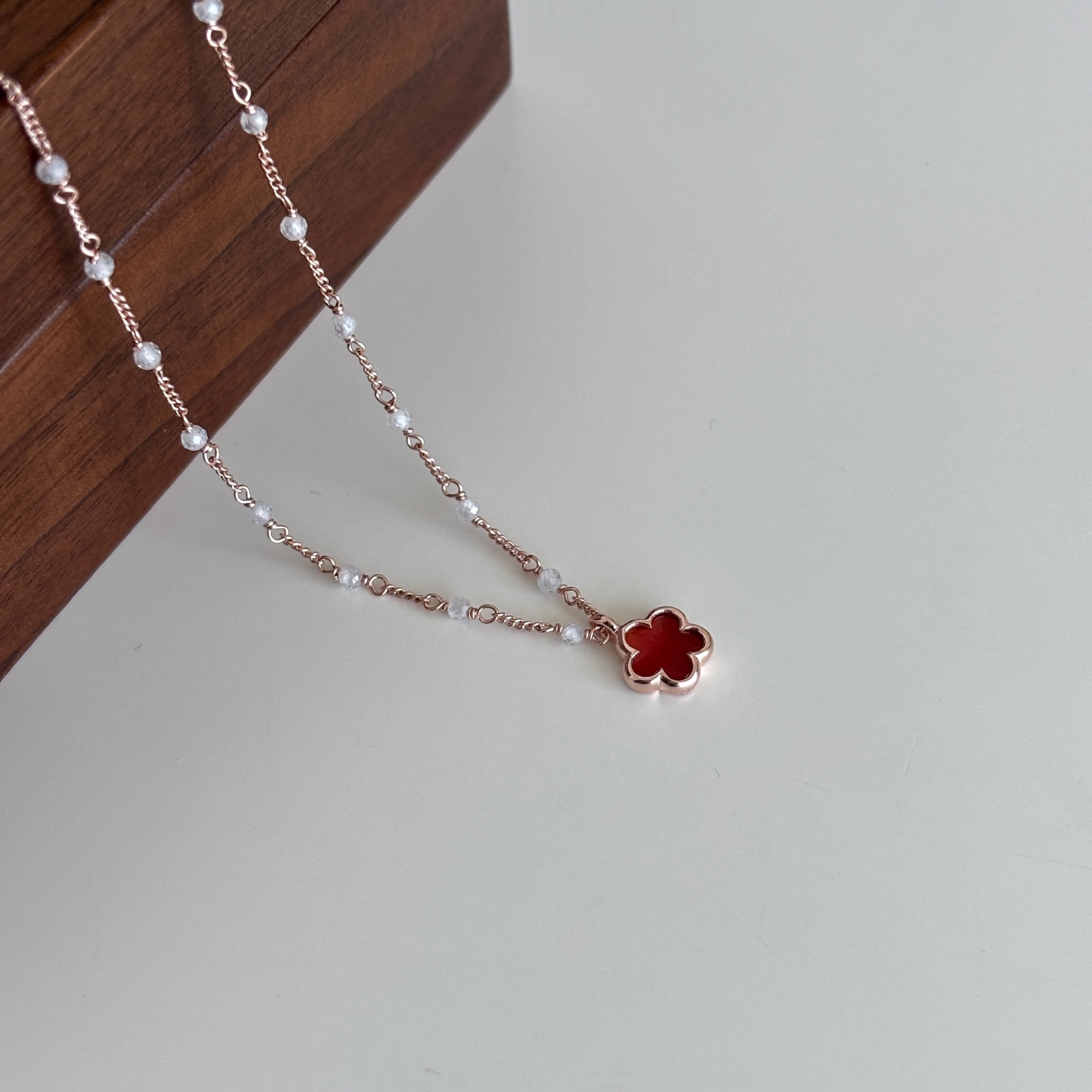 【韓國連線】紅瑪瑙花花鋯石手工項鍊