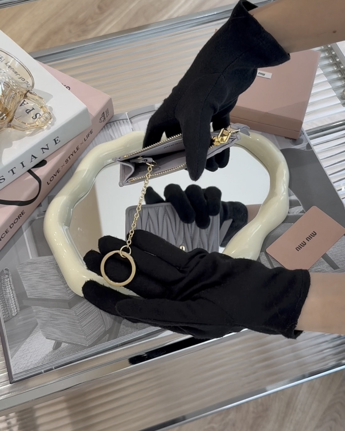 MIUMIU｜一字拉鍊納帕皮革卡包 紫藤色