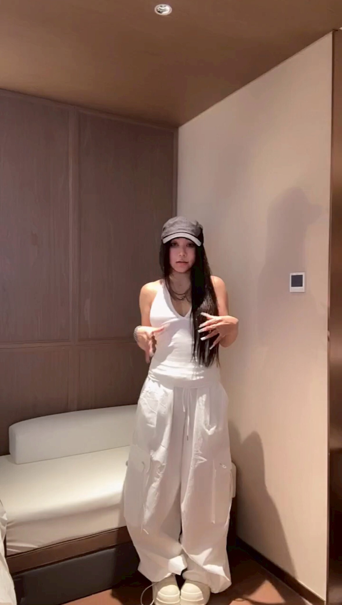 【Apr.08】私留* 遮副乳深v背心+設計款工裝褲set（此版至少帶兩色!）