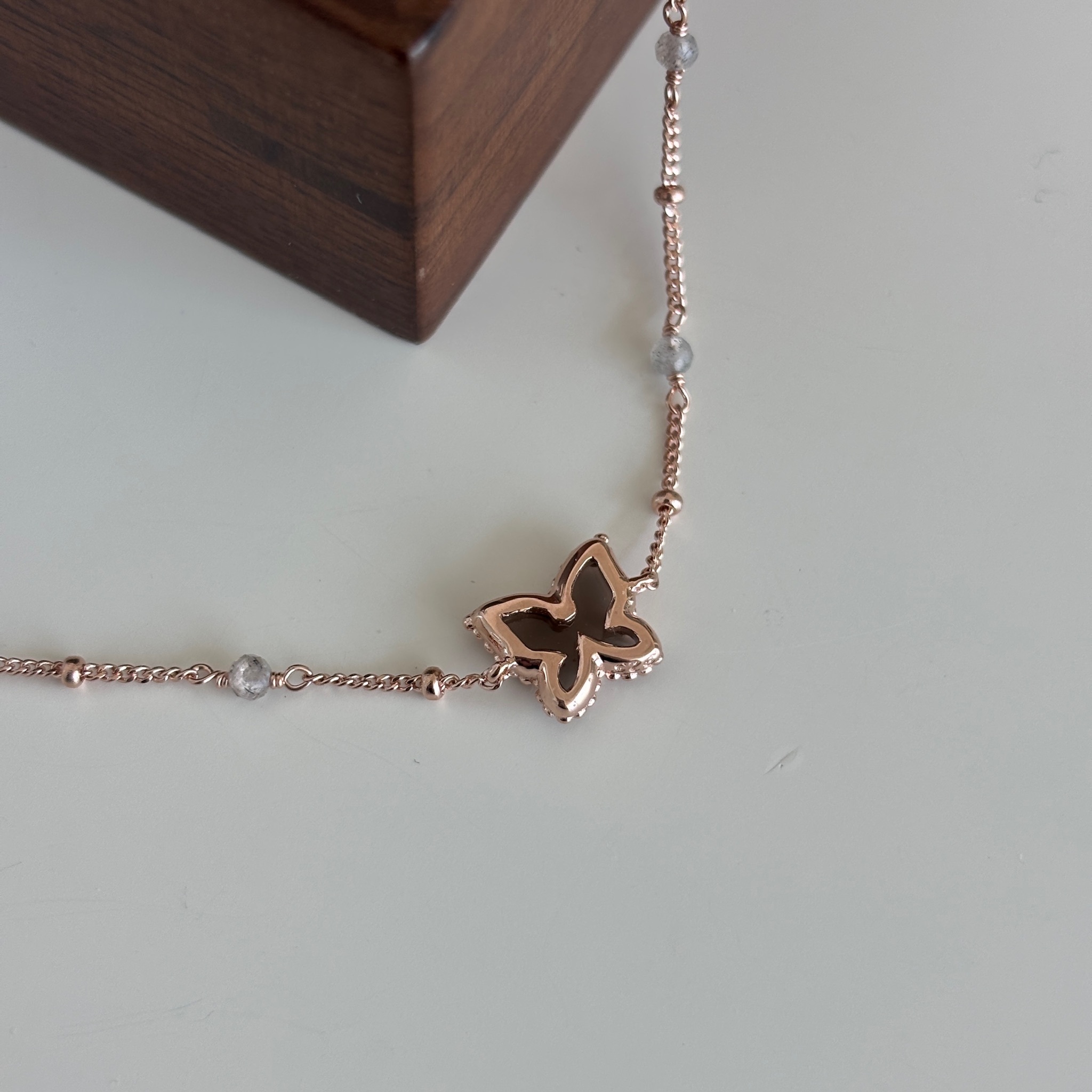 【韓國連線】滾珠邊蝴蝶茶晶細珠手鏈