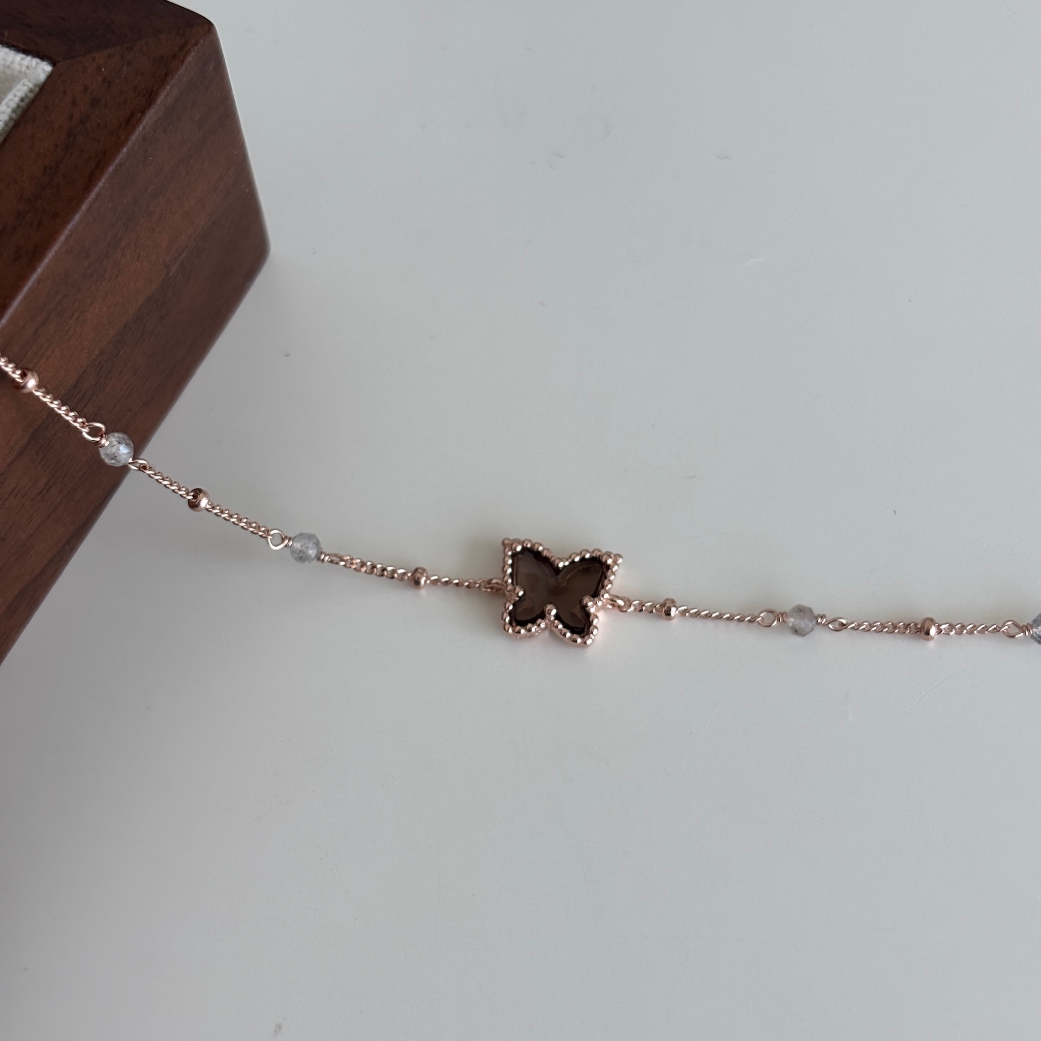 【韓國連線】滾珠邊蝴蝶茶晶細珠手鏈