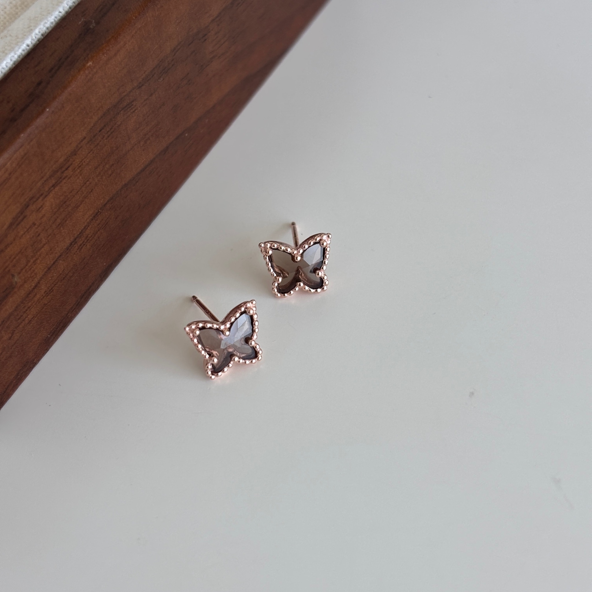 【韓國連線】滾珠邊蝴蝶茶晶耳環