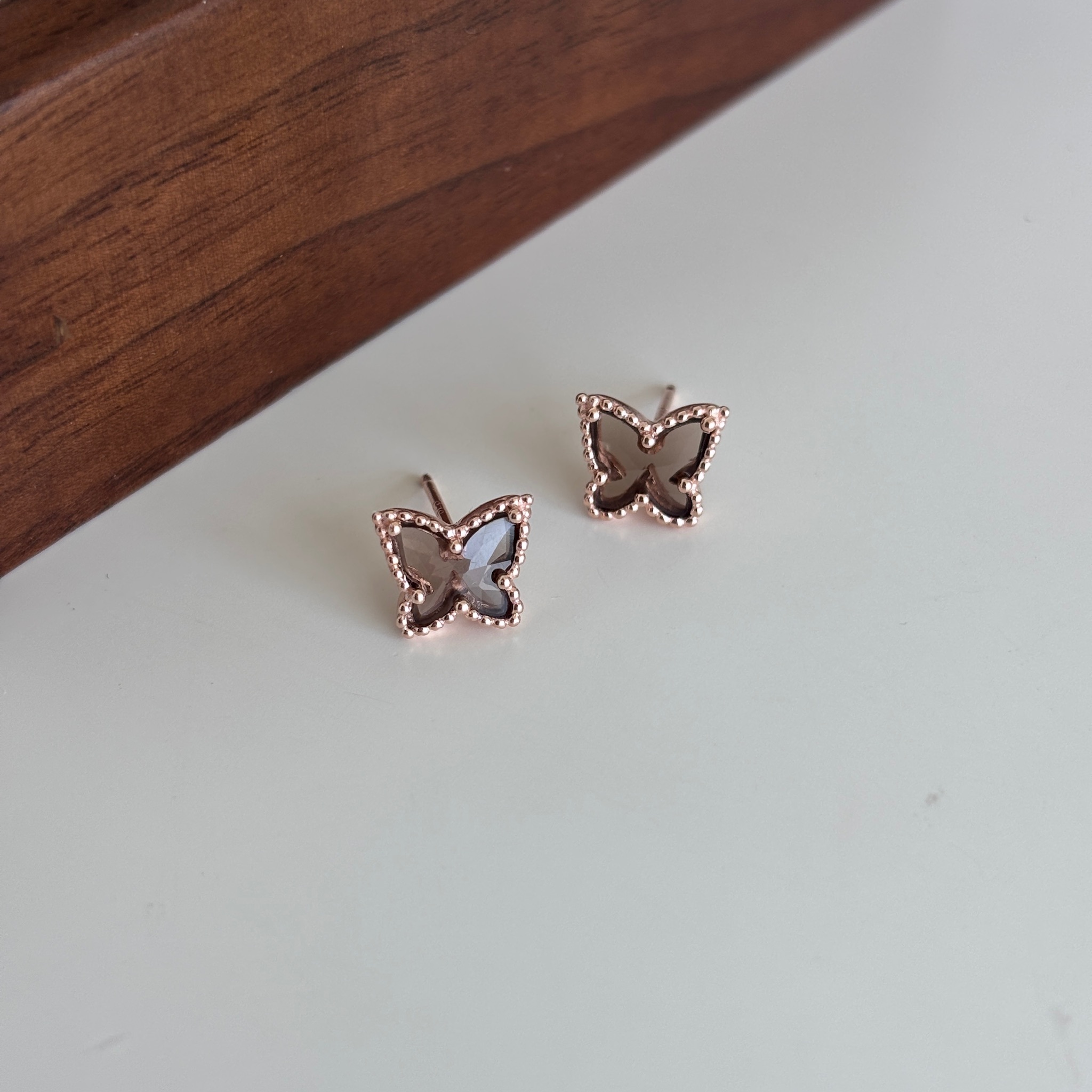 【韓國連線】滾珠邊蝴蝶茶晶耳環