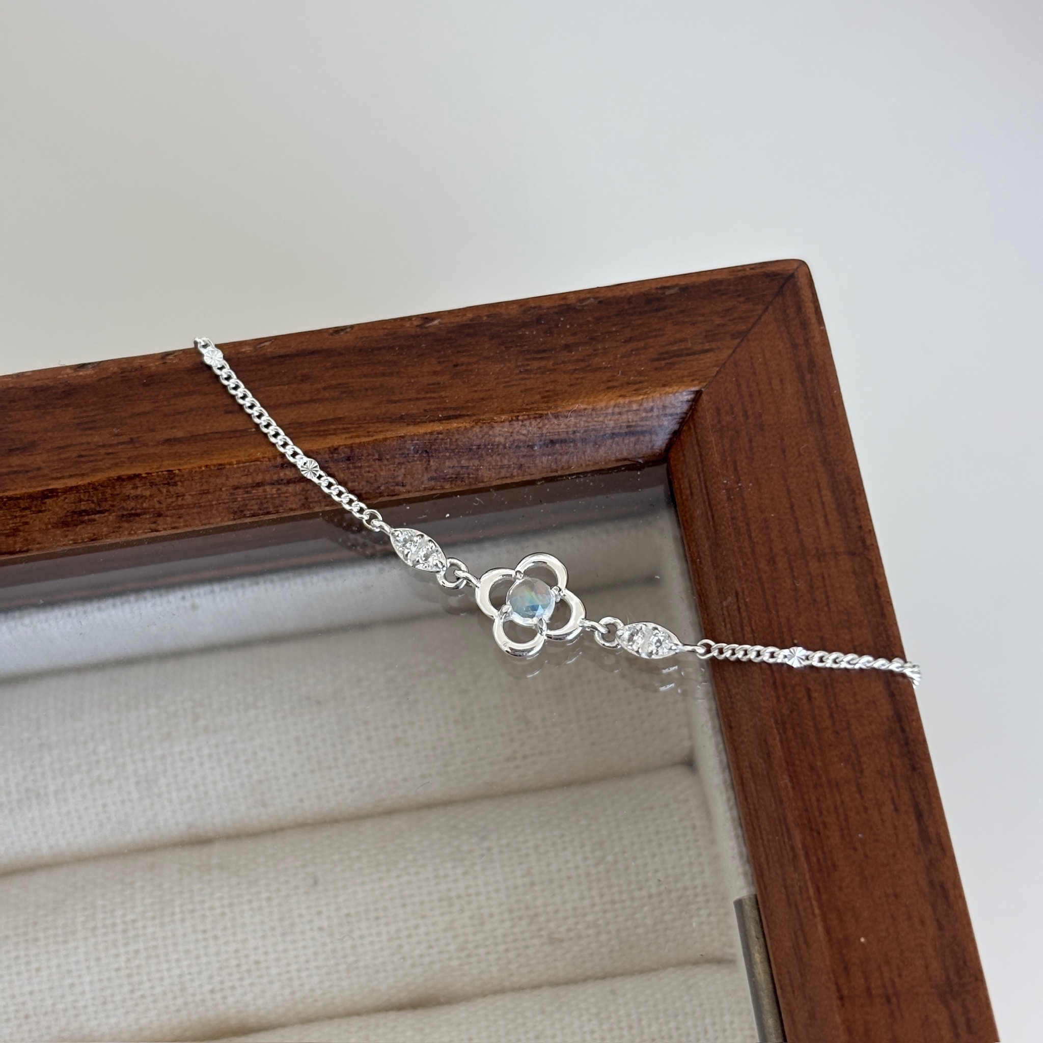 【韓國連線】簍空四葉草月光石手鍊