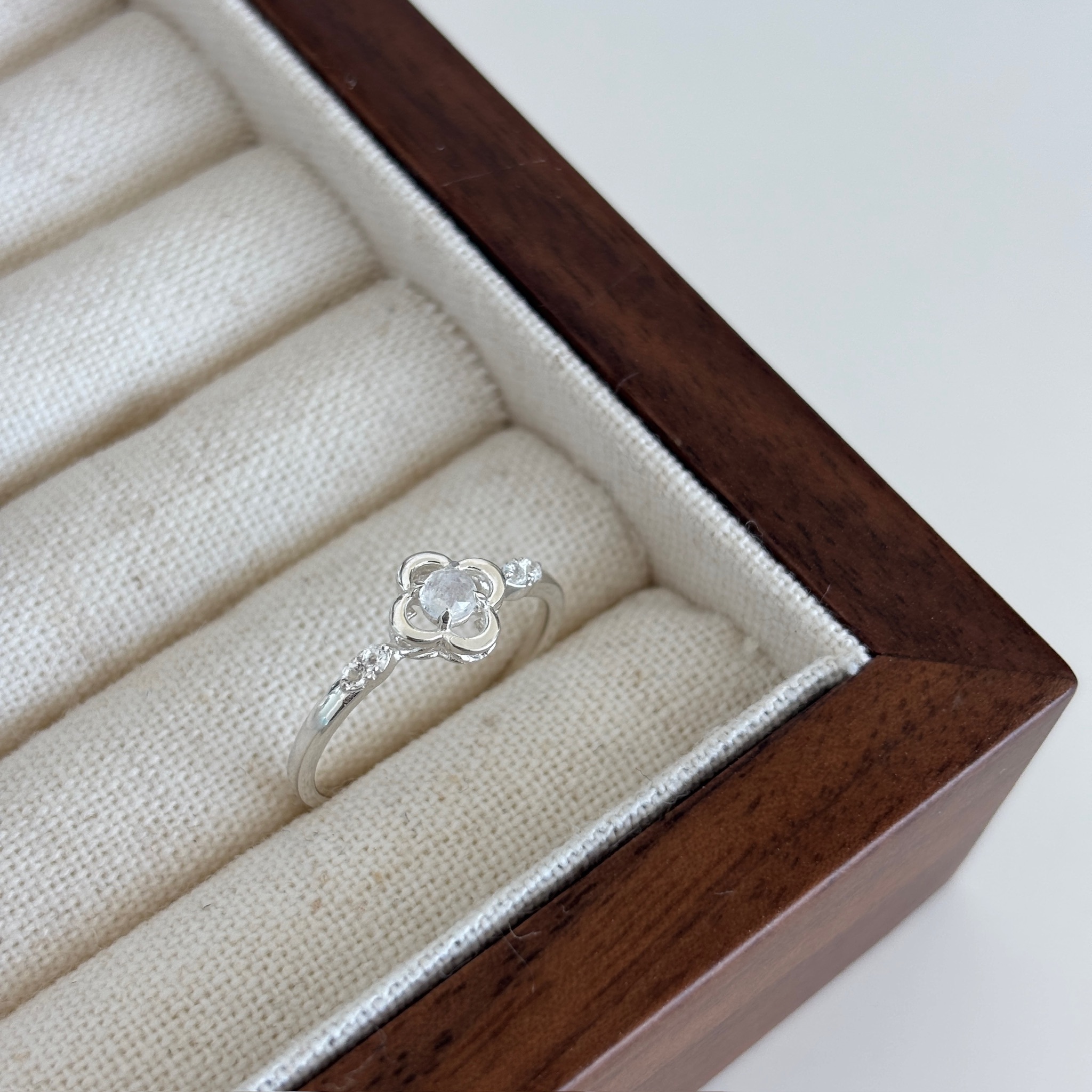 【韓國連線】簍空四葉草月光石戒指