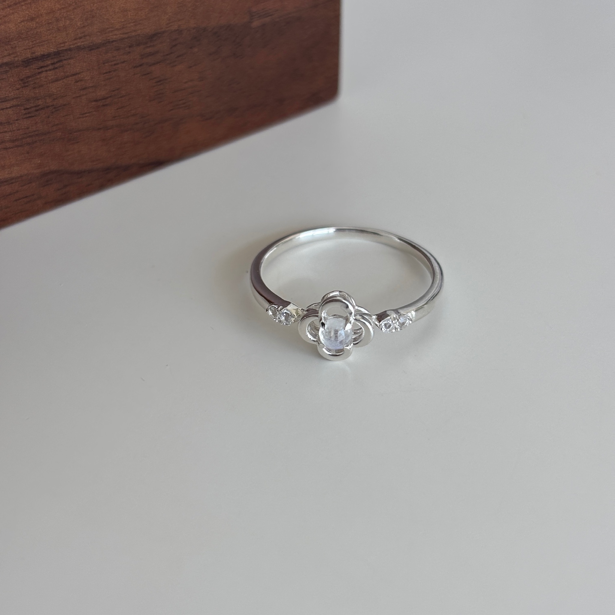 【韓國連線】簍空四葉草月光石戒指