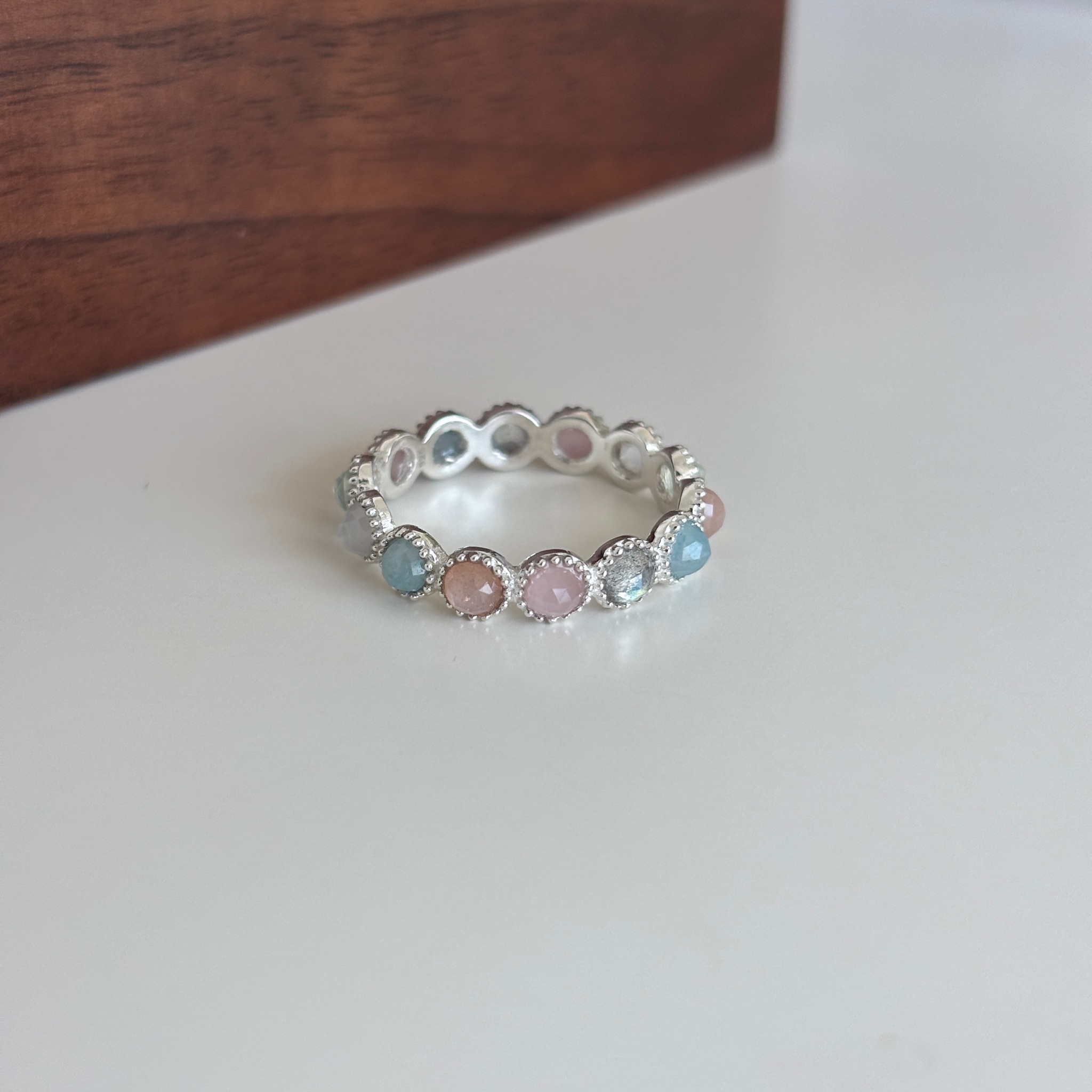 【韓國連線】整圈蛋撻粉彩寶石戒指