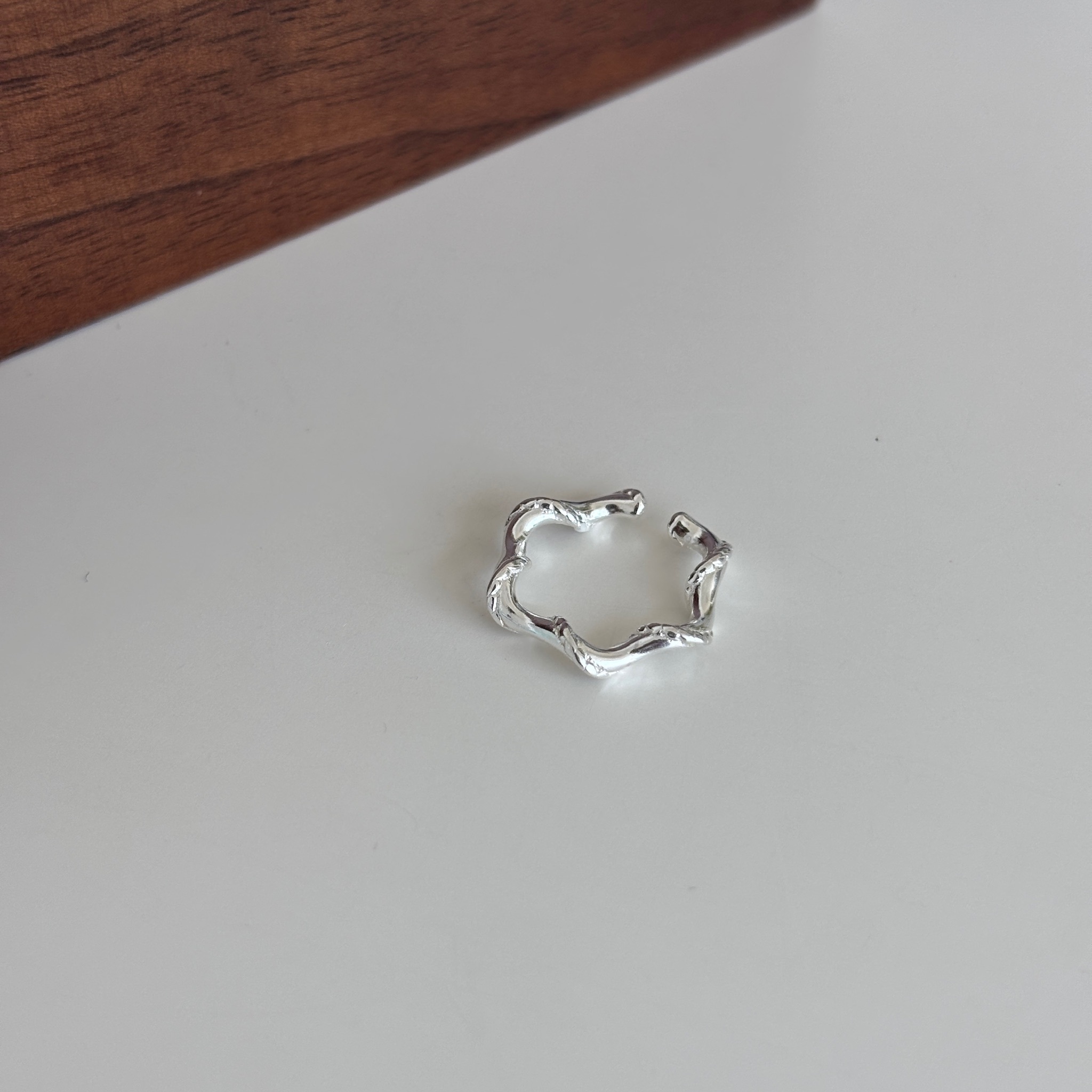 【韓國連線】簡約纏繞波浪耳骨夾