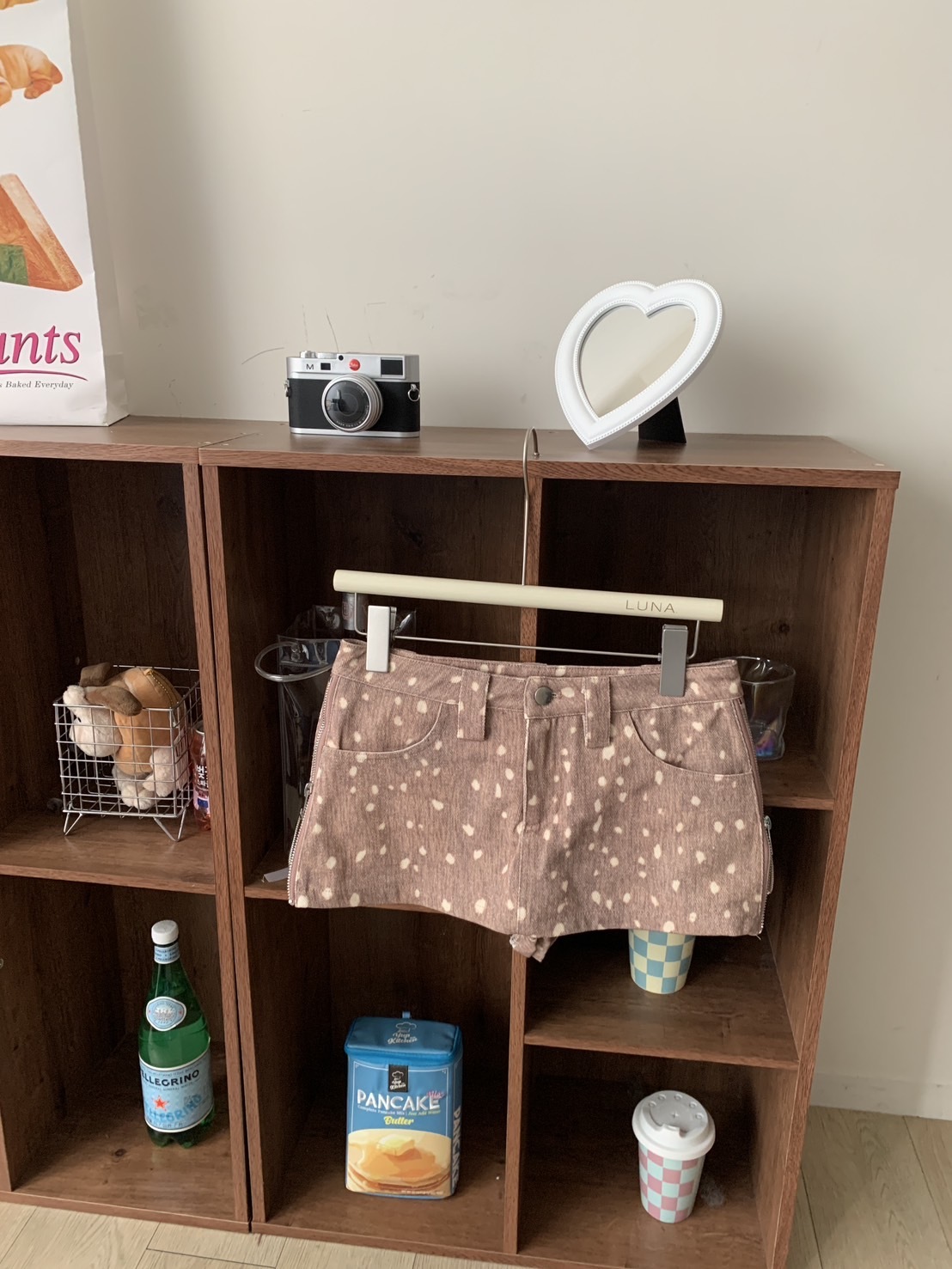 B197可愛粉色刷點短褲