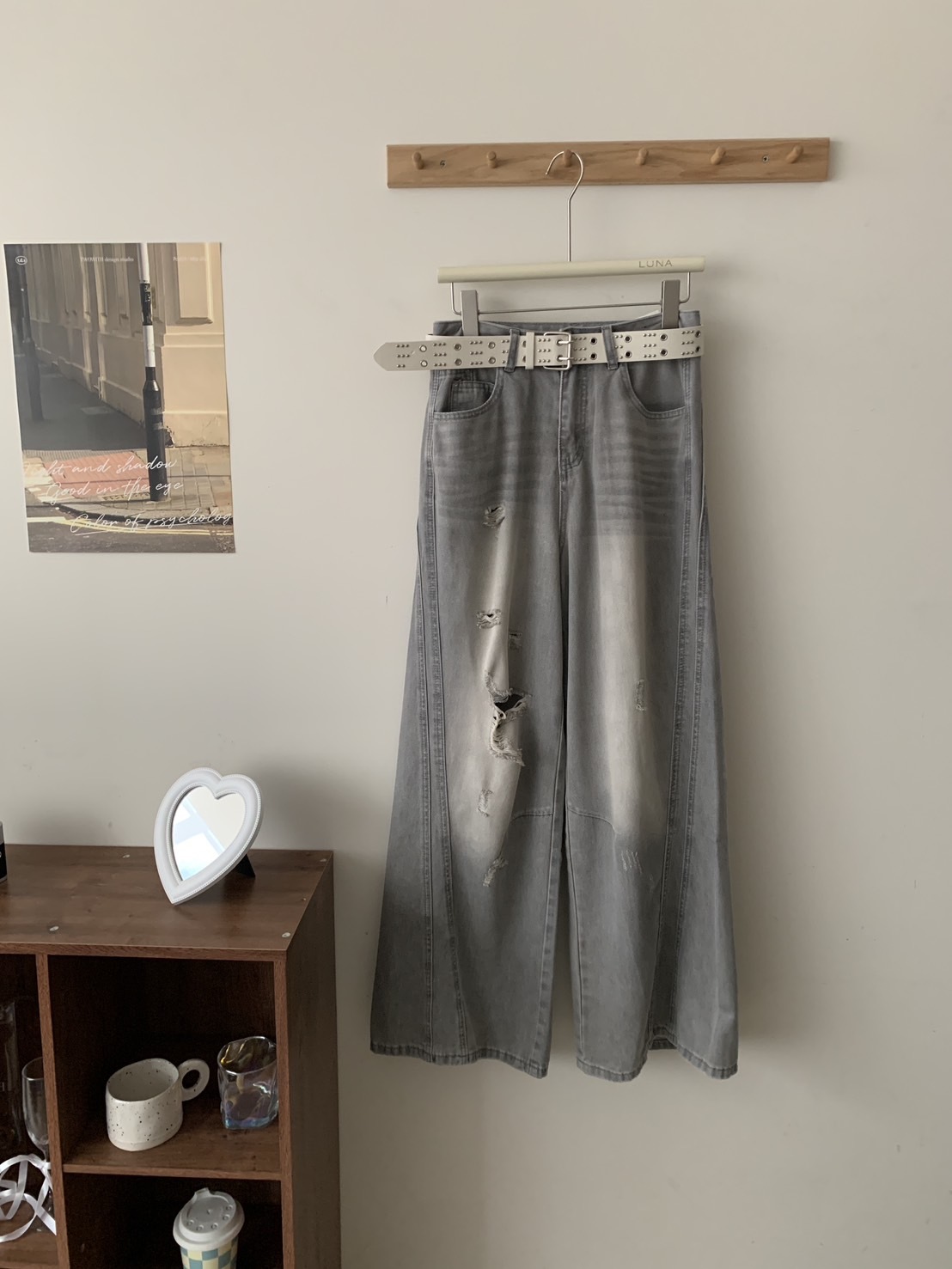 B169刷破灰色微彎刀長褲(附皮帶)