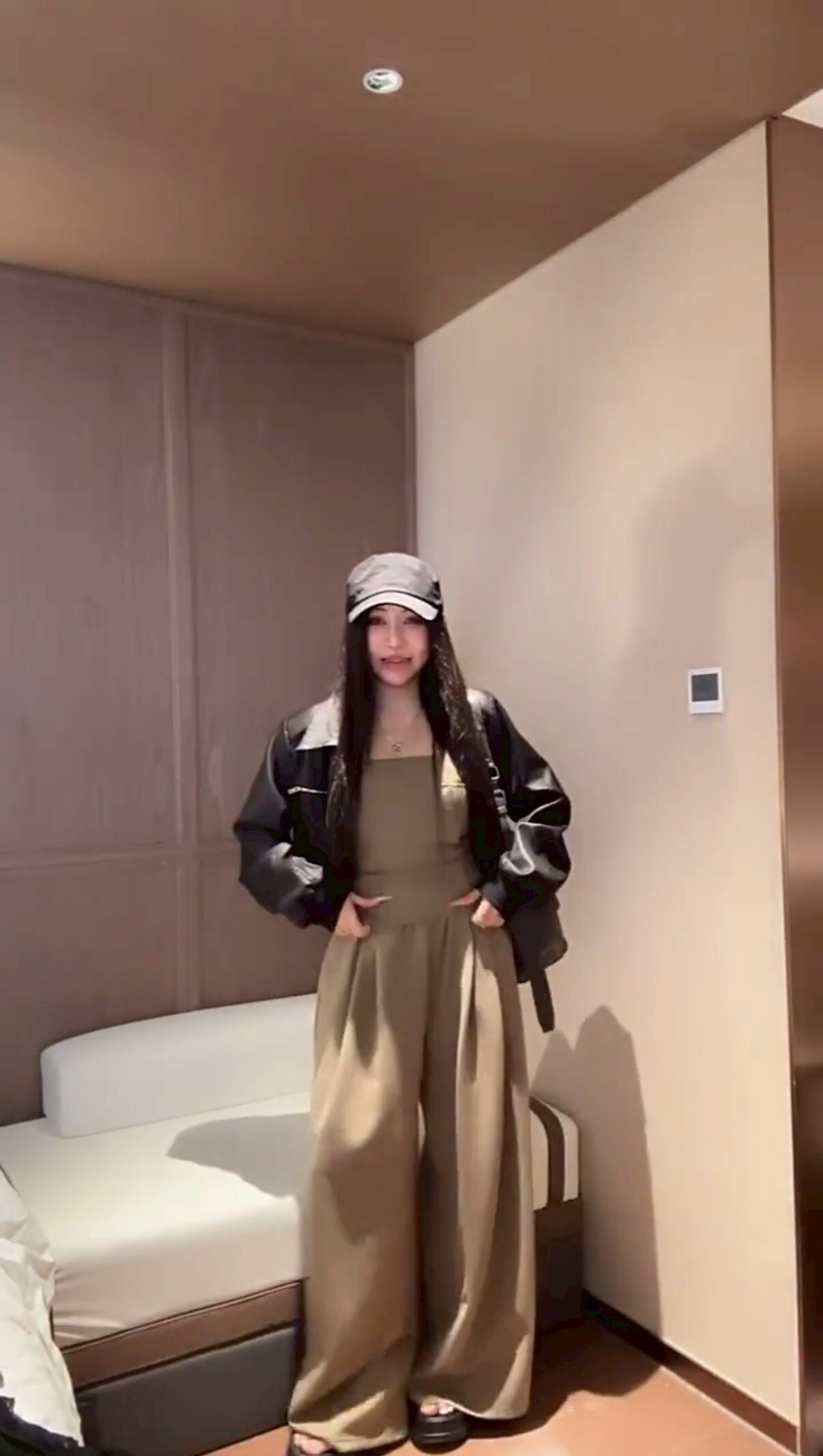 【Apr.08】空氣層平口抹胸+垂感落地寬褲 （小胸可入 不掉落版本!)