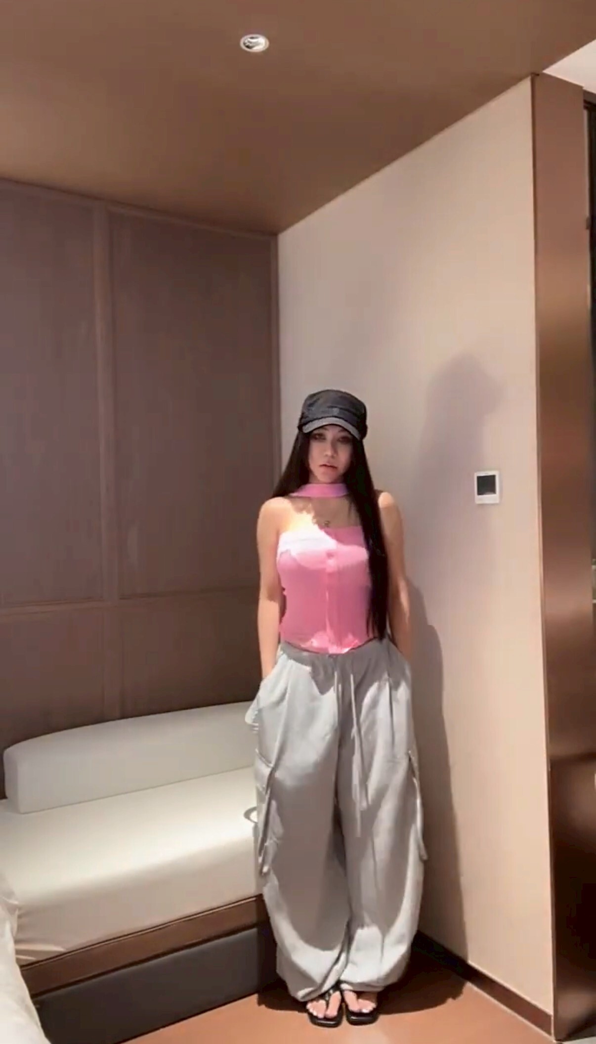 【Apr.08】被敲碗上架的繞脖平口針織衣