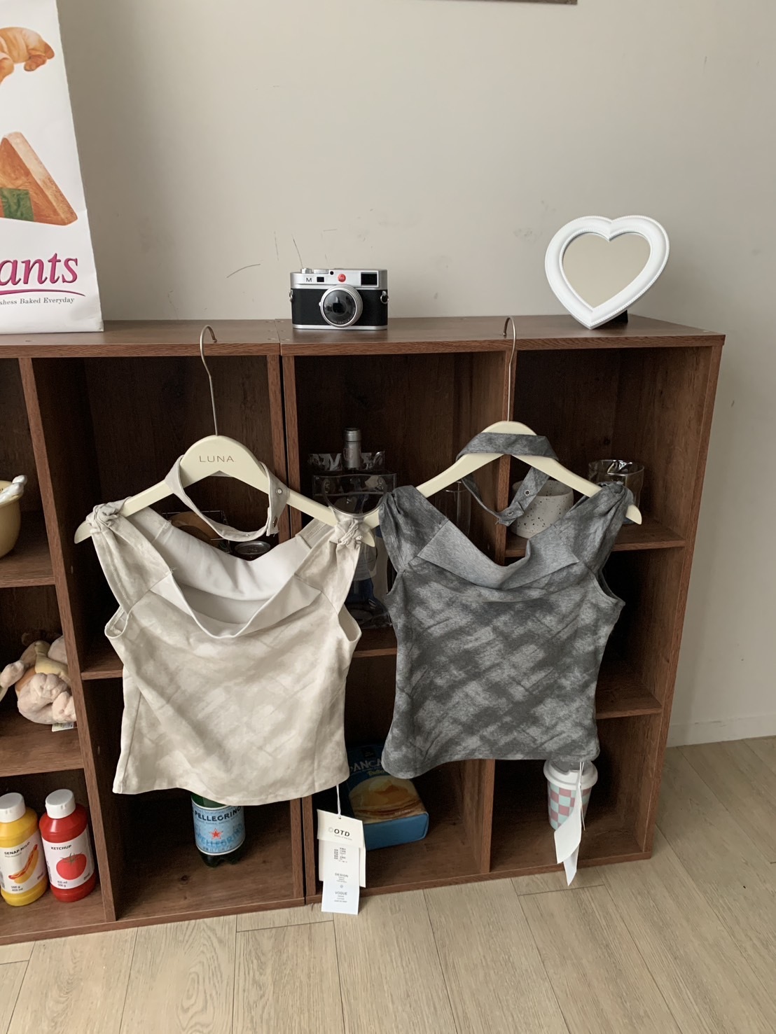 B173格紋一字領氣質上衣(附圍脖)