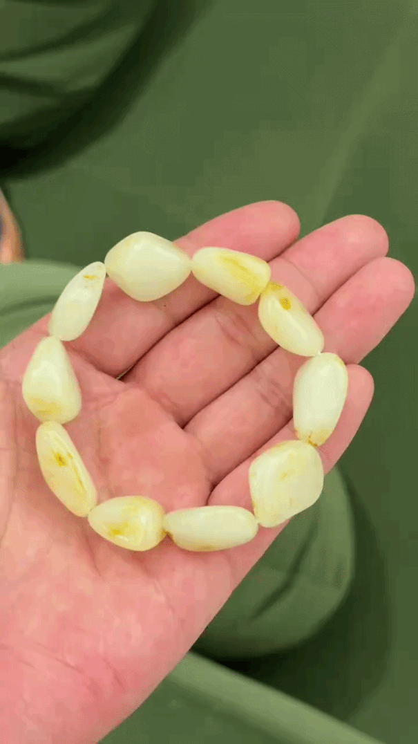 325735 和田玉手串