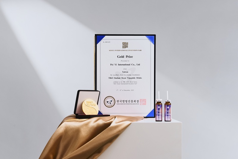 TIKO提刻三胜肽光泌賦活飲嚴選 98% 高純度日本專利穀胱甘肽,負責啟動體內的亮澤循環,同時搭配高純度玻尿酸鈉,由內而外撐起肌膚水潤澎彈感,告別暗沉蠟黃,才能養出真正通透的仙氣底色。