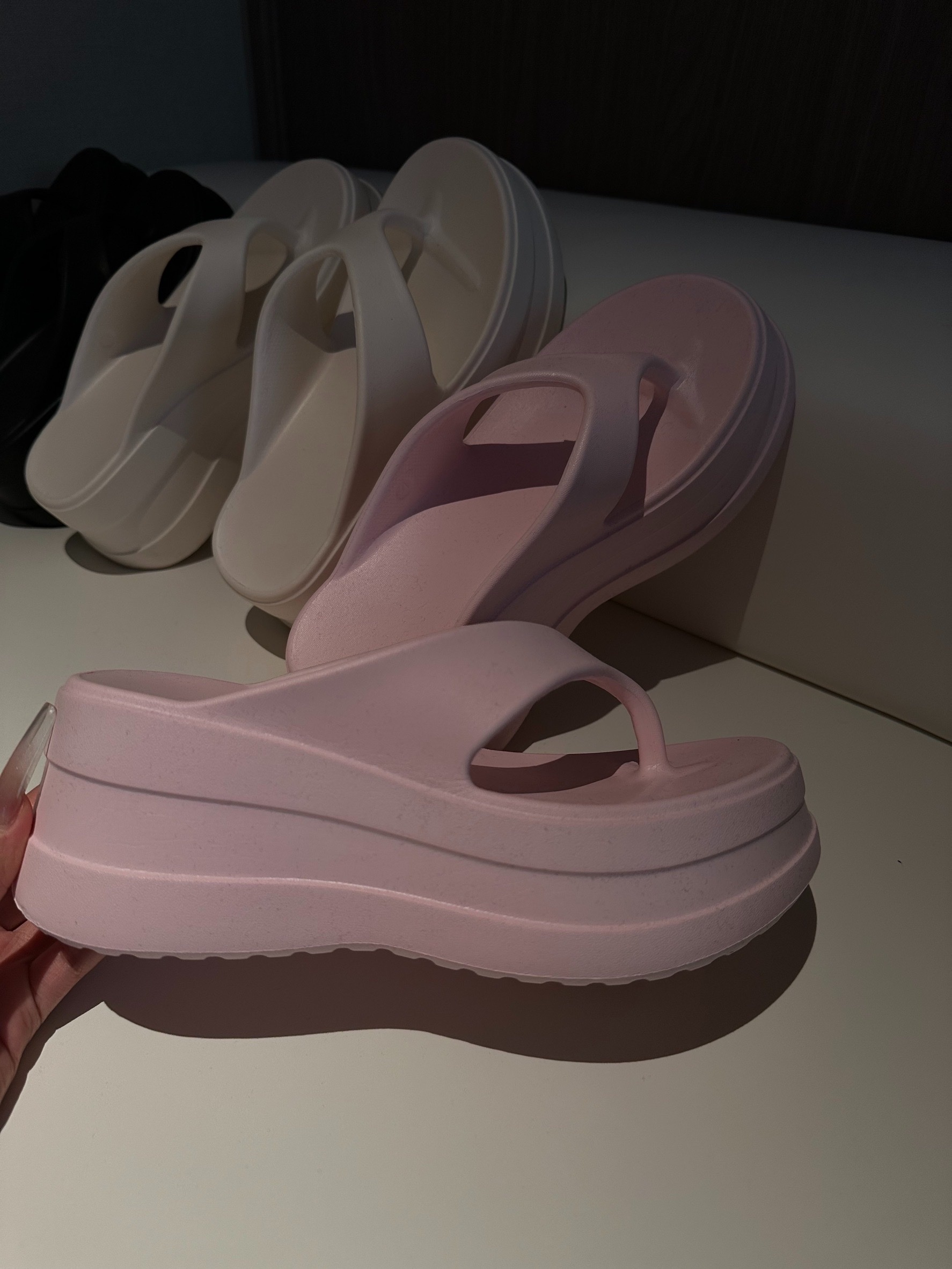 【Apr.08】竟有超夢幻粉色✨7公分厚片吐司人字拖