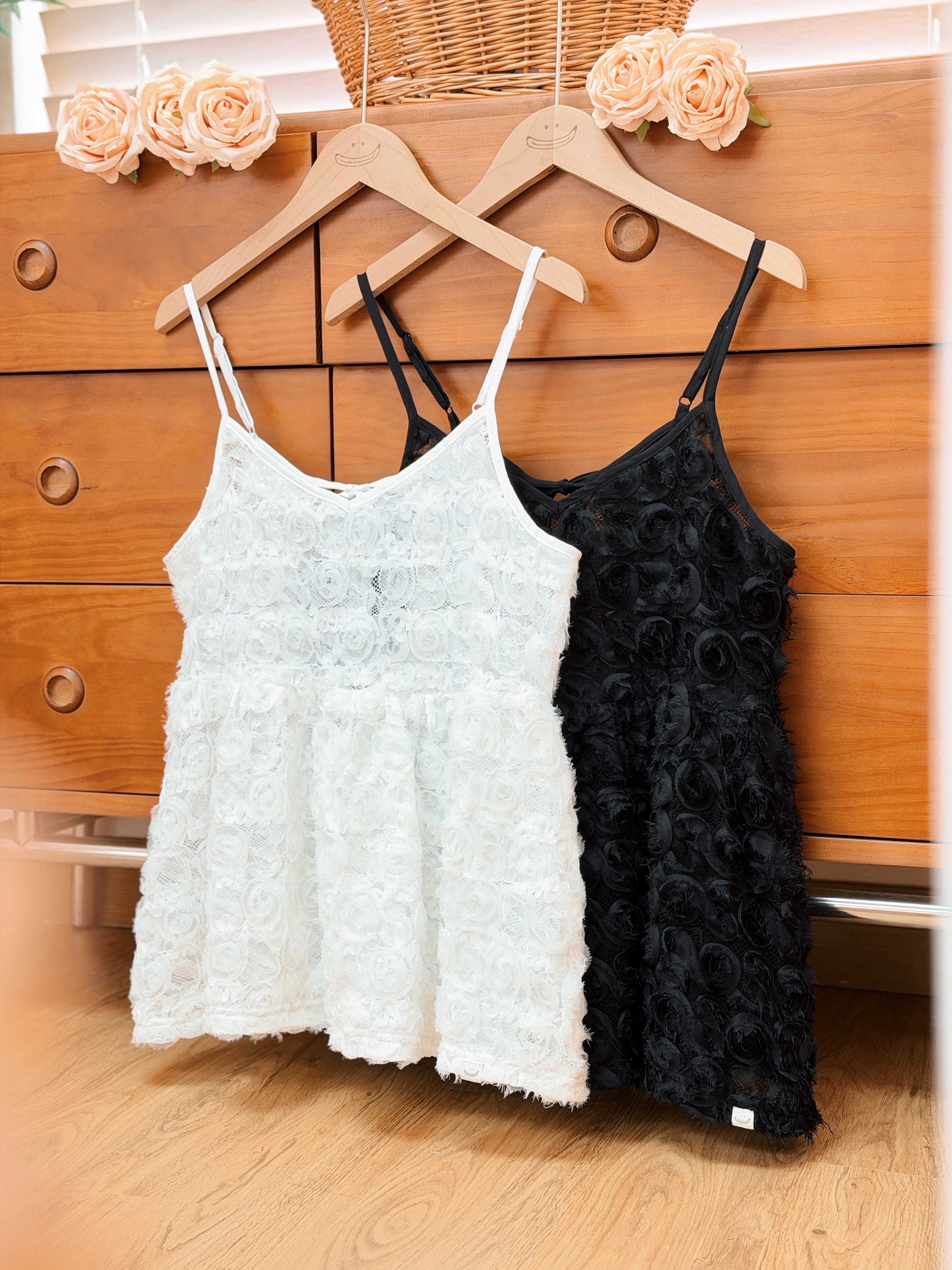 兩色 / 玫瑰網紗後綁繩馬甲 / Rosette Mesh Tie-Back Cami Top