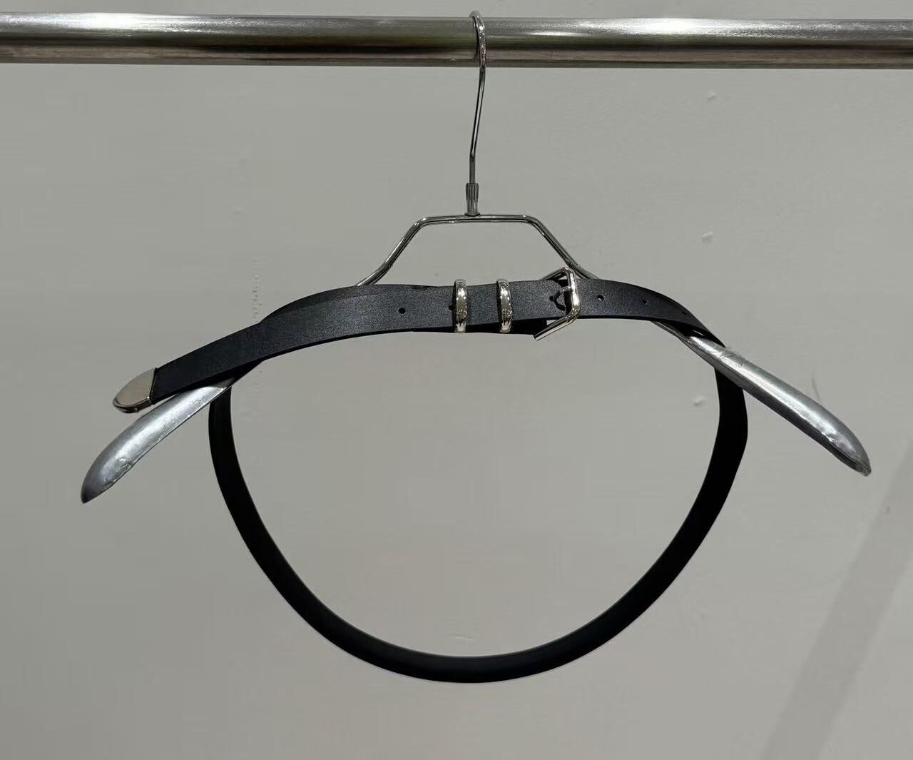 BL6023 雙銀條扣造型黑色皮帶